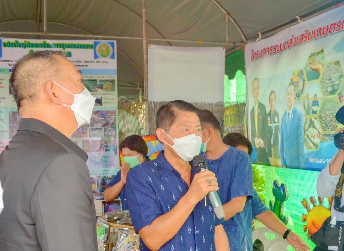  นายประพันธ์ ลีปายะคุณ รองอธิบ..ชมภาพ