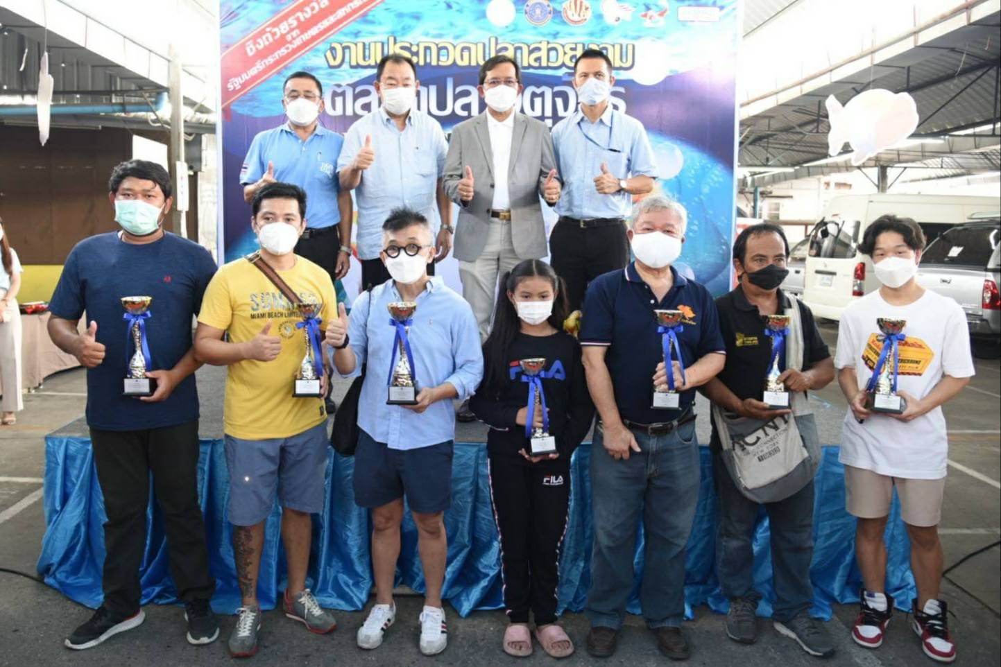 อธิบดีกรมประมง...มอบถ้วยรางวัล..ชมภาพ