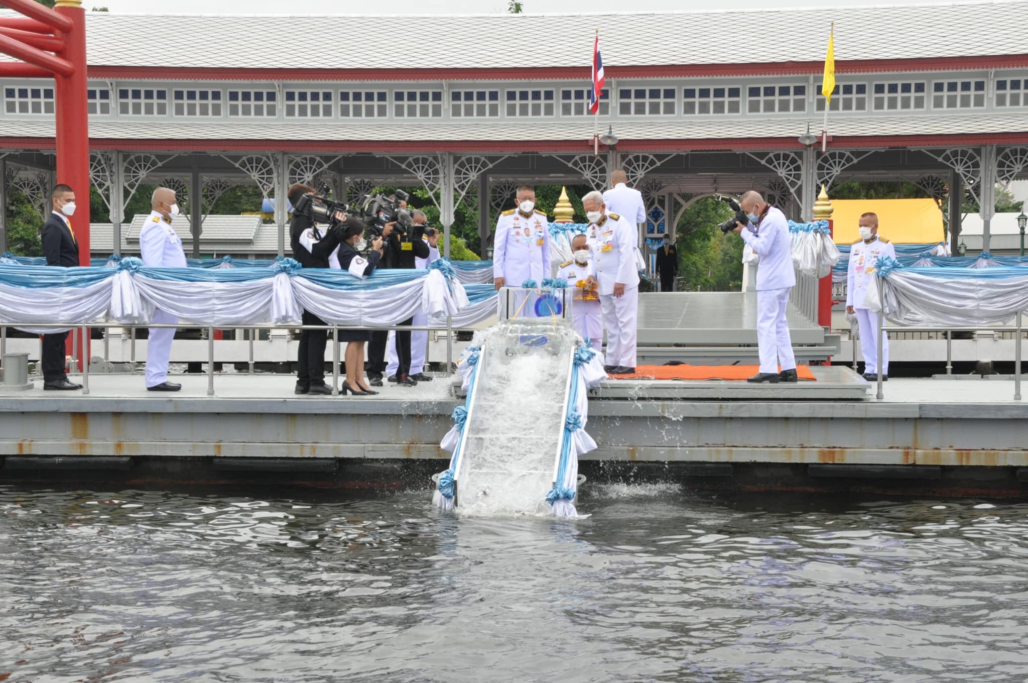พิธีปล่อยพันธุ์สัตว์น้ำ ..ชมภาพ
