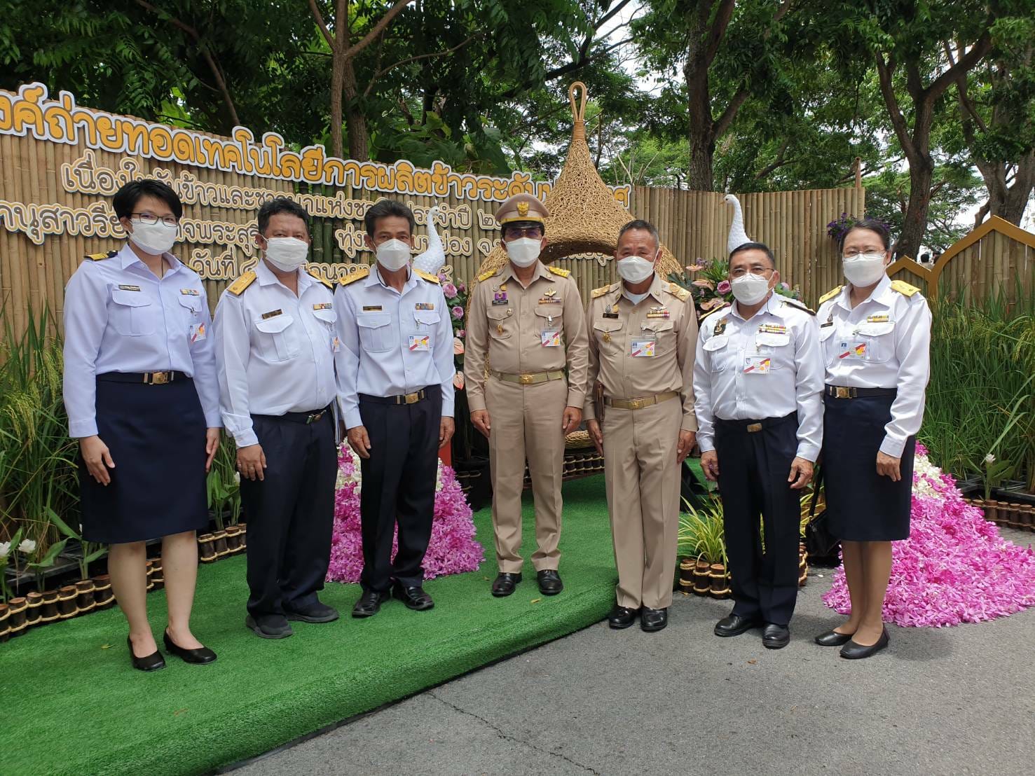 ณ พระราชานุสาวรีย์สมเด็จพระสุร..ชมภาพ