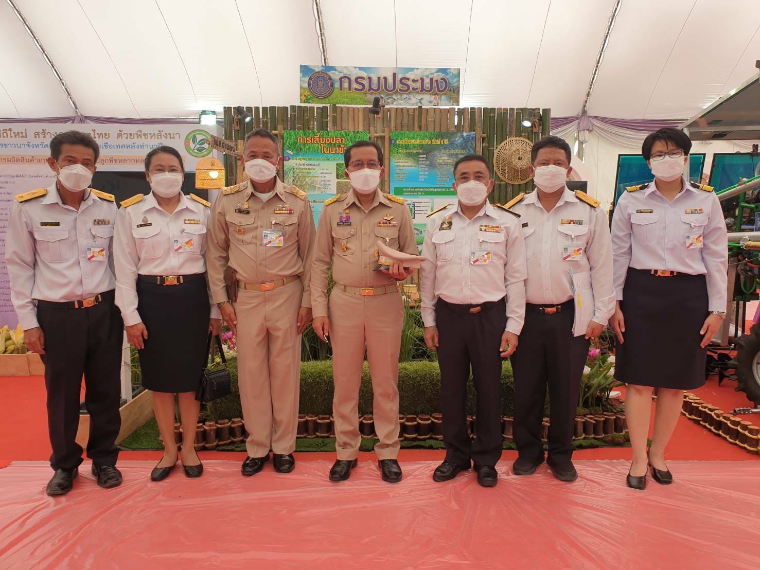 ณ พระราชานุสาวรีย์สมเด็จพระสุร..ชมภาพ