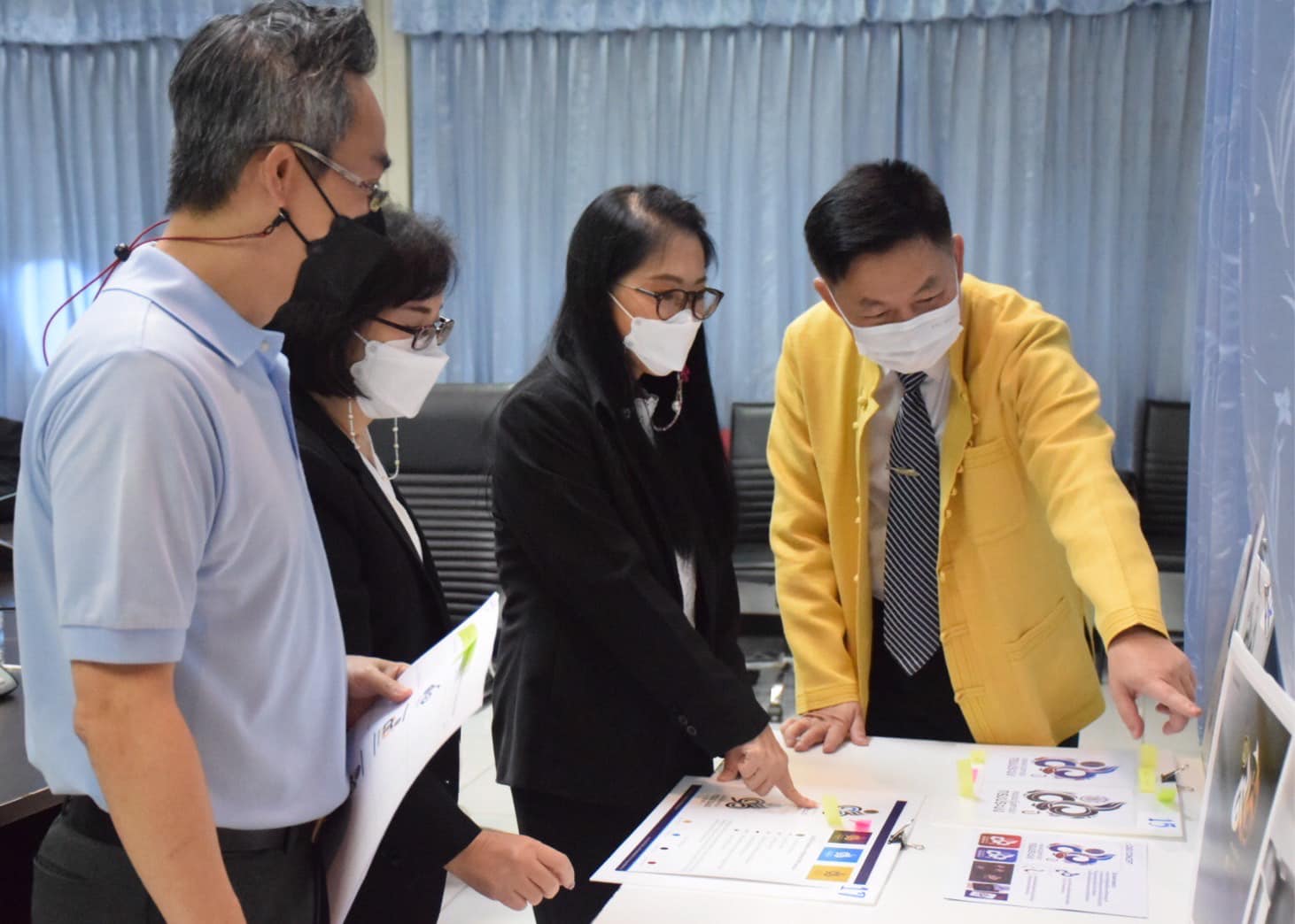 ประกาศผลการประกวดออกแบบตราสัญล..ชมภาพ