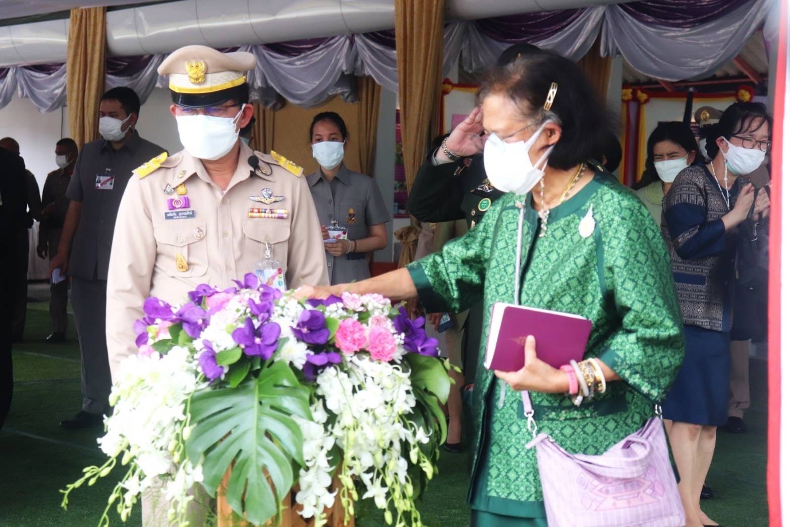 ปล่อยพันธุ์ปลาตะเพียนขาวลงสู่แ..ชมภาพ