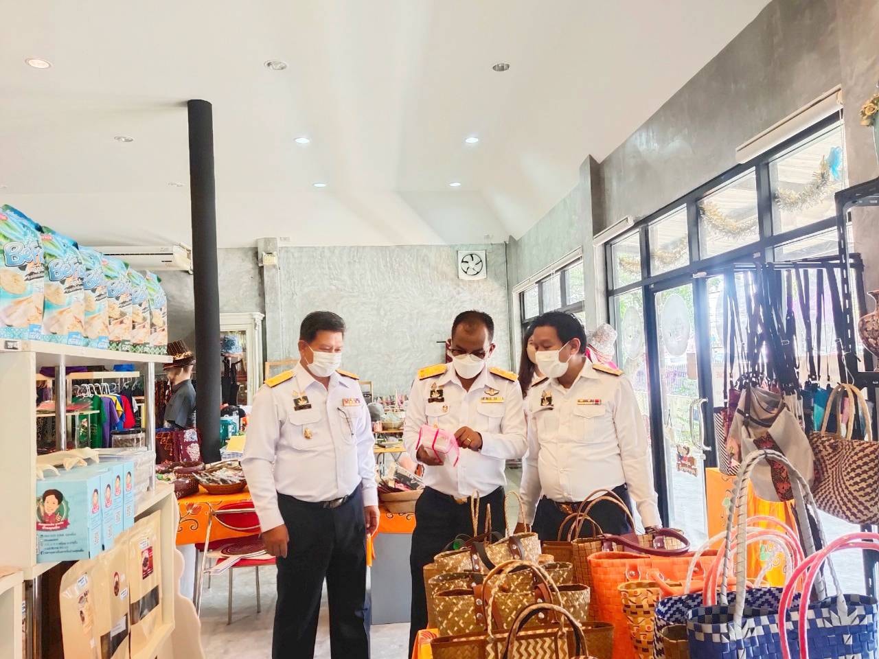  ณ ร้านแสดงและจำหน่ายสินค้าผลิ..ชมภาพ