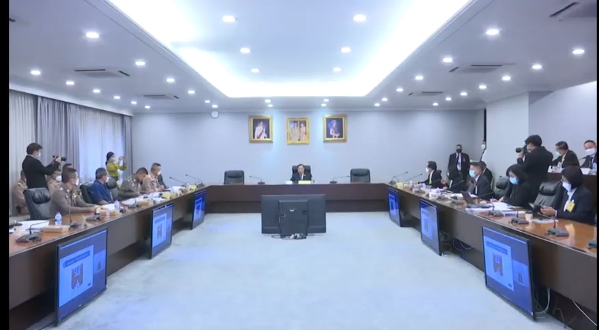 ประชุมคณะกรรมการฯ ครั้งที่ 4/2..ชมภาพ