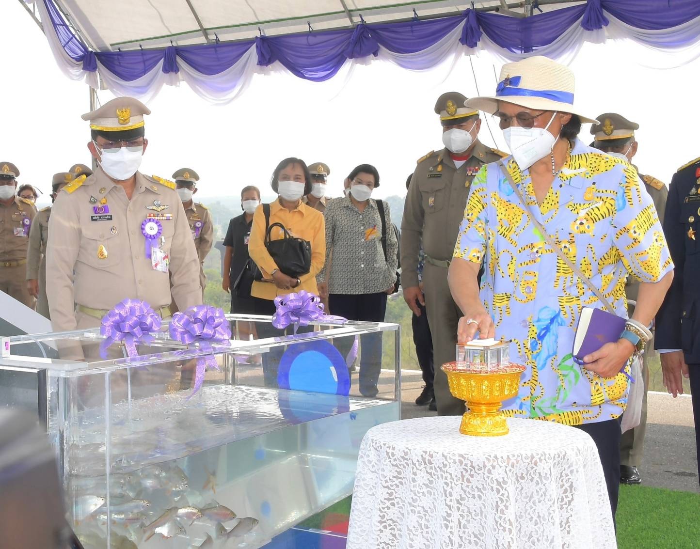 เสด็จพระราชดำเนินไปทรงติดตามผล..ชมภาพ