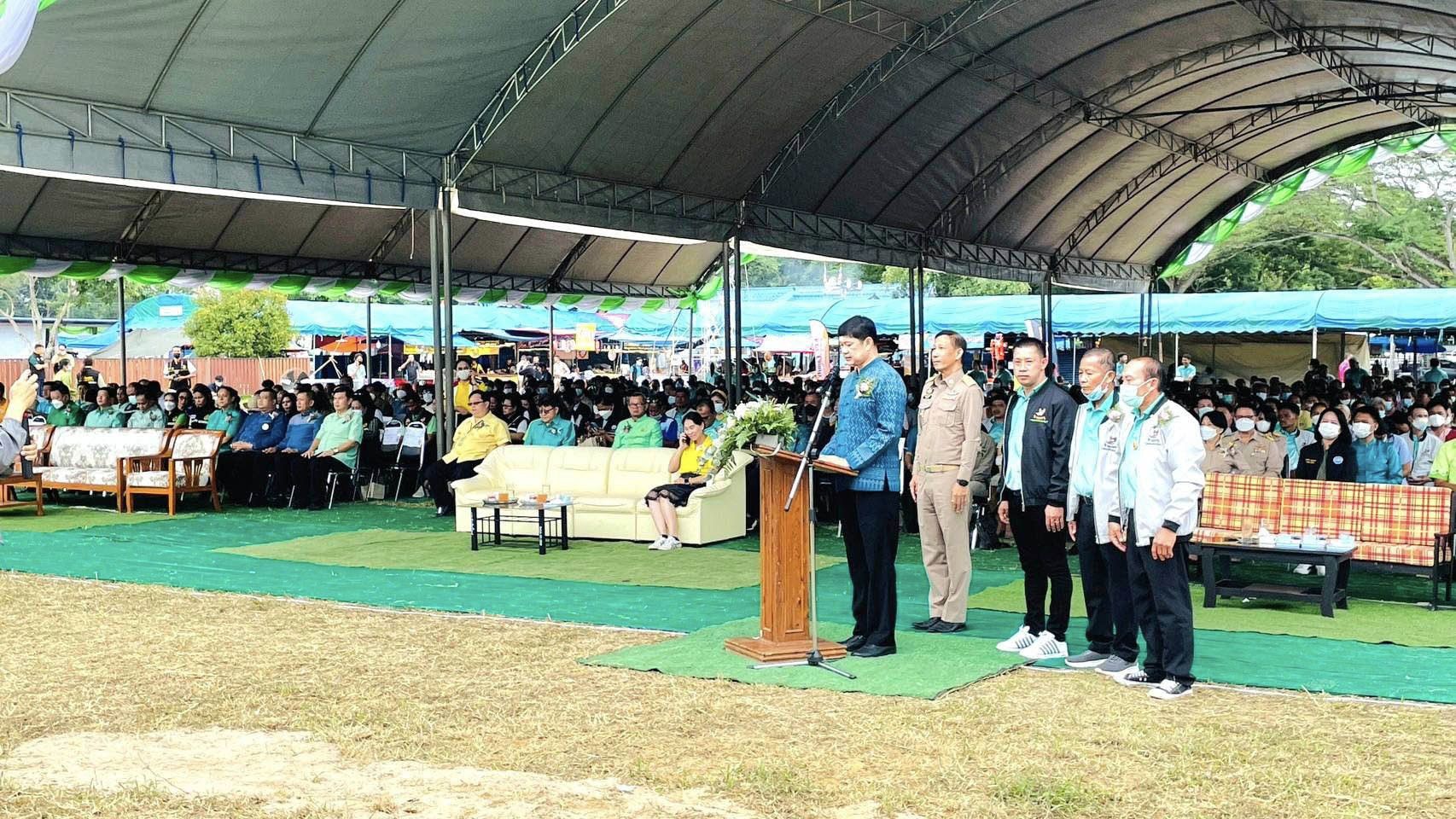  ณ ลานอเนกประสงค์องค์การบริหาร..ชมภาพ