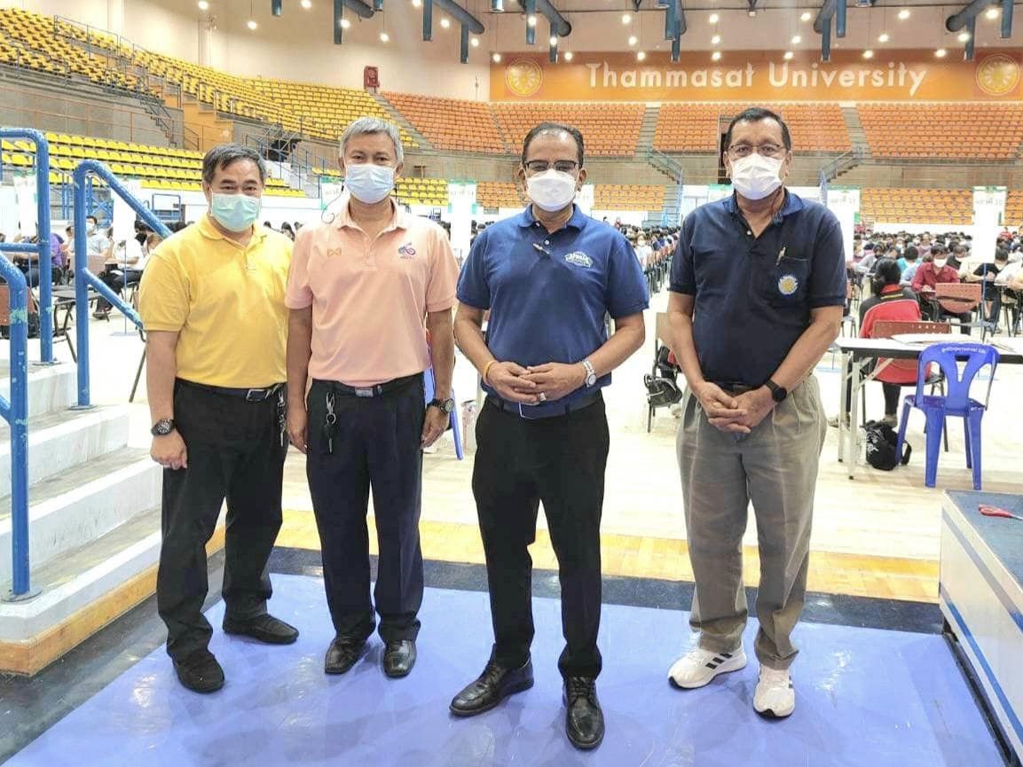 ณ อาคารศูนย์ประชุมธรรมศาสตร์ ม..ชมภาพ
