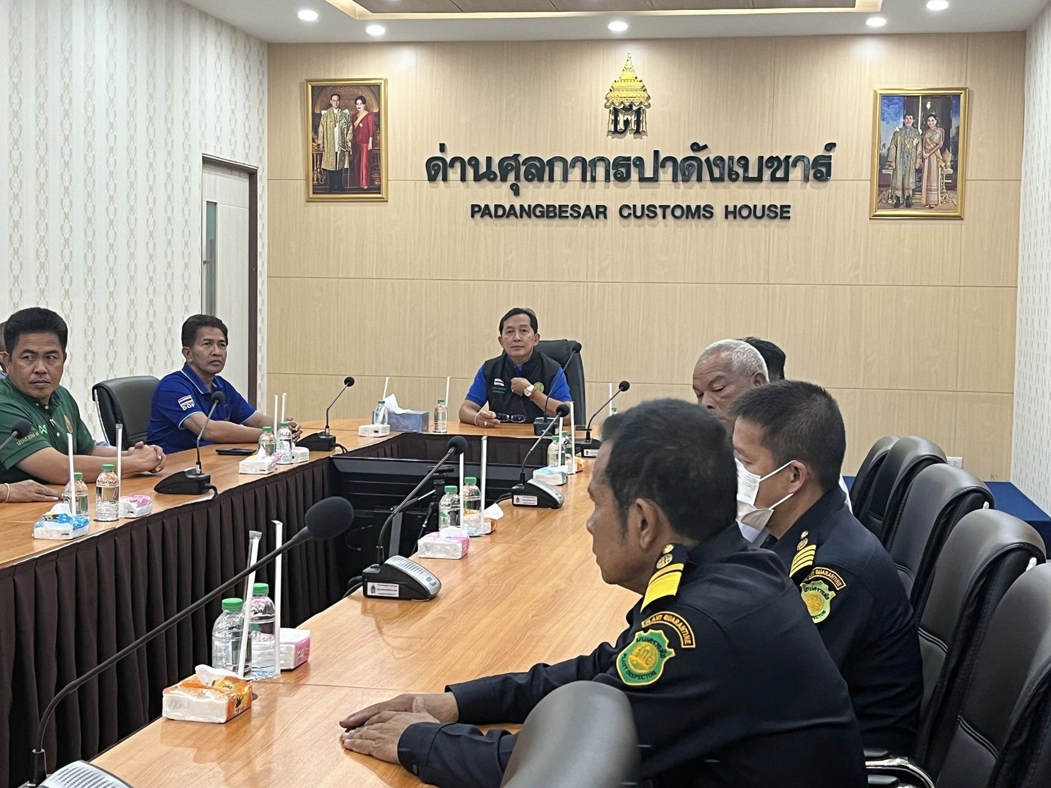 ณ ด่านศุลกากรปาดังเบซาร์ ตำบลป..ชมภาพ