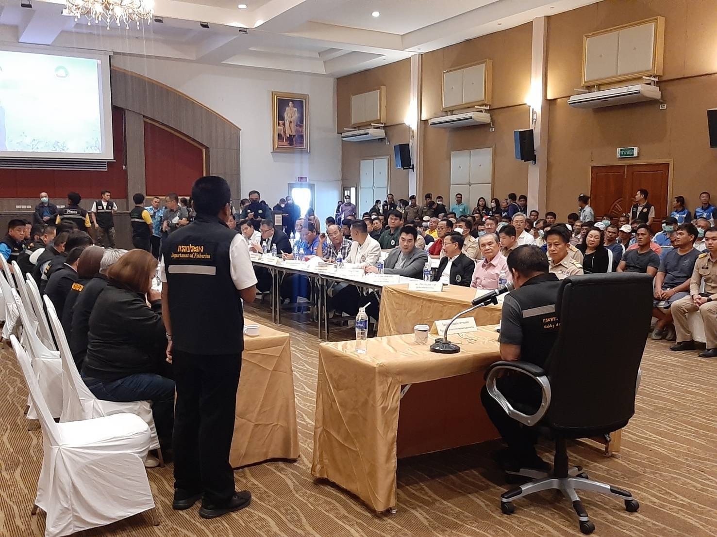ณ ห้องประชุมตลาดทะเลไทย อำเภอเ..ชมภาพ