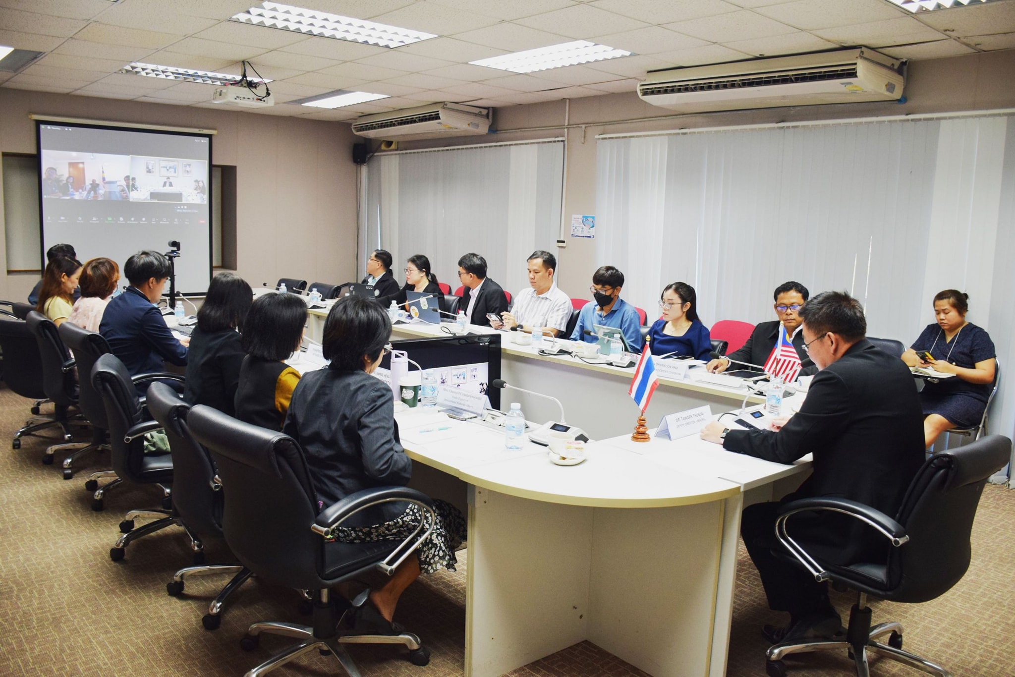 การประชุมหารือความร่วมมือกับอธ..ชมภาพ