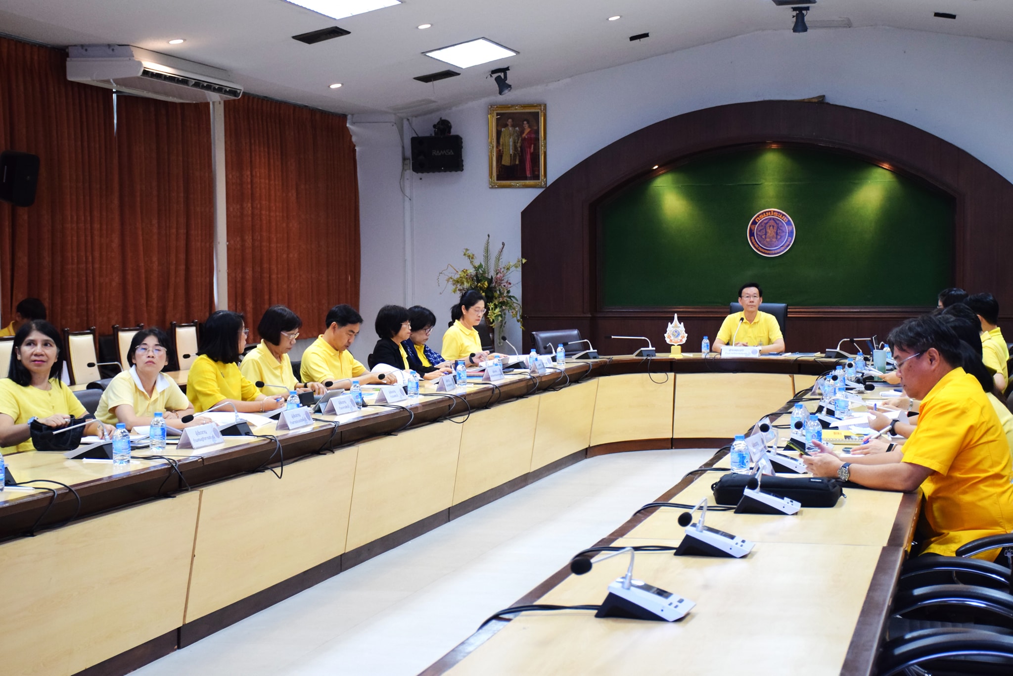 ดร.พลพิศิลป์ สุวรรณชัย รักษากา..ชมภาพ