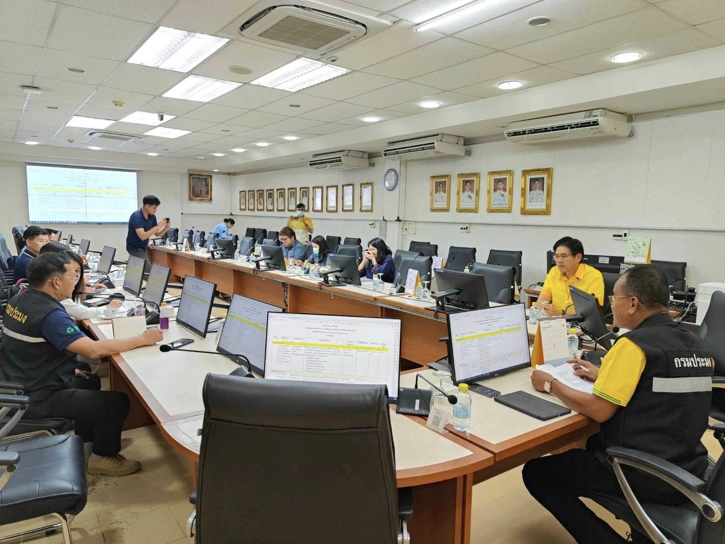 ณ ห้องประชุมเขาแหลม 1 เขื่อนวช..ชมภาพ