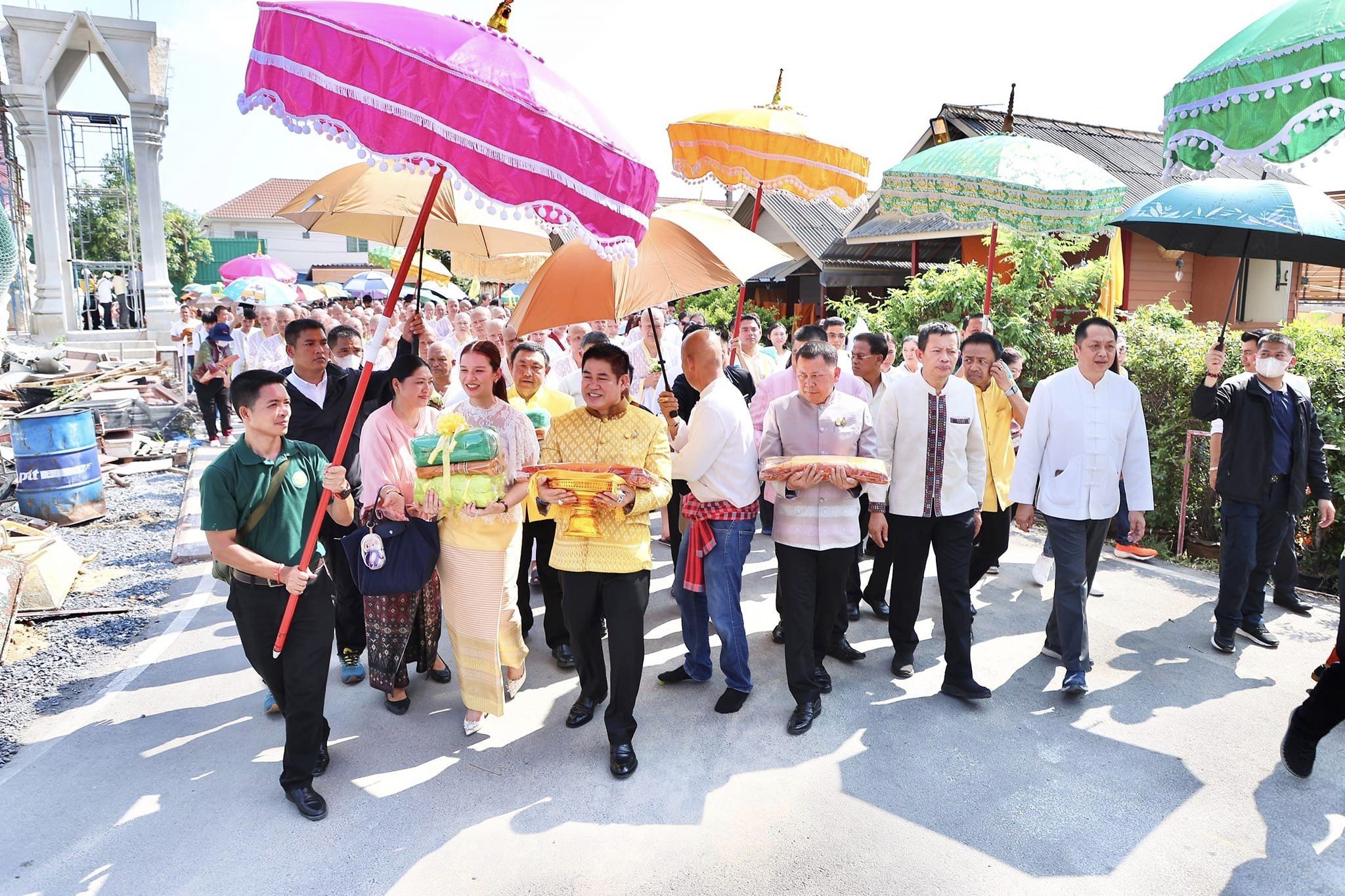 พิธีบรรพชาอุปสมบทหมู่  เนื่องใ..ชมภาพ