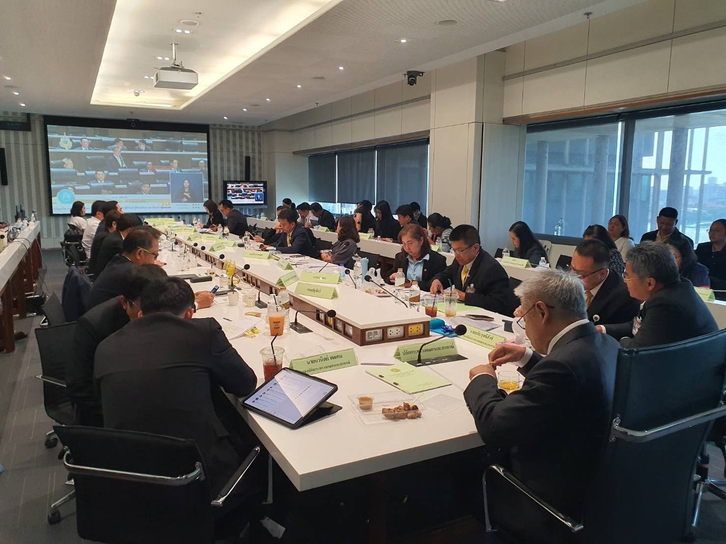 ณ ห้องประชุม N 401 อาคารรัฐสภา..ชมภาพ