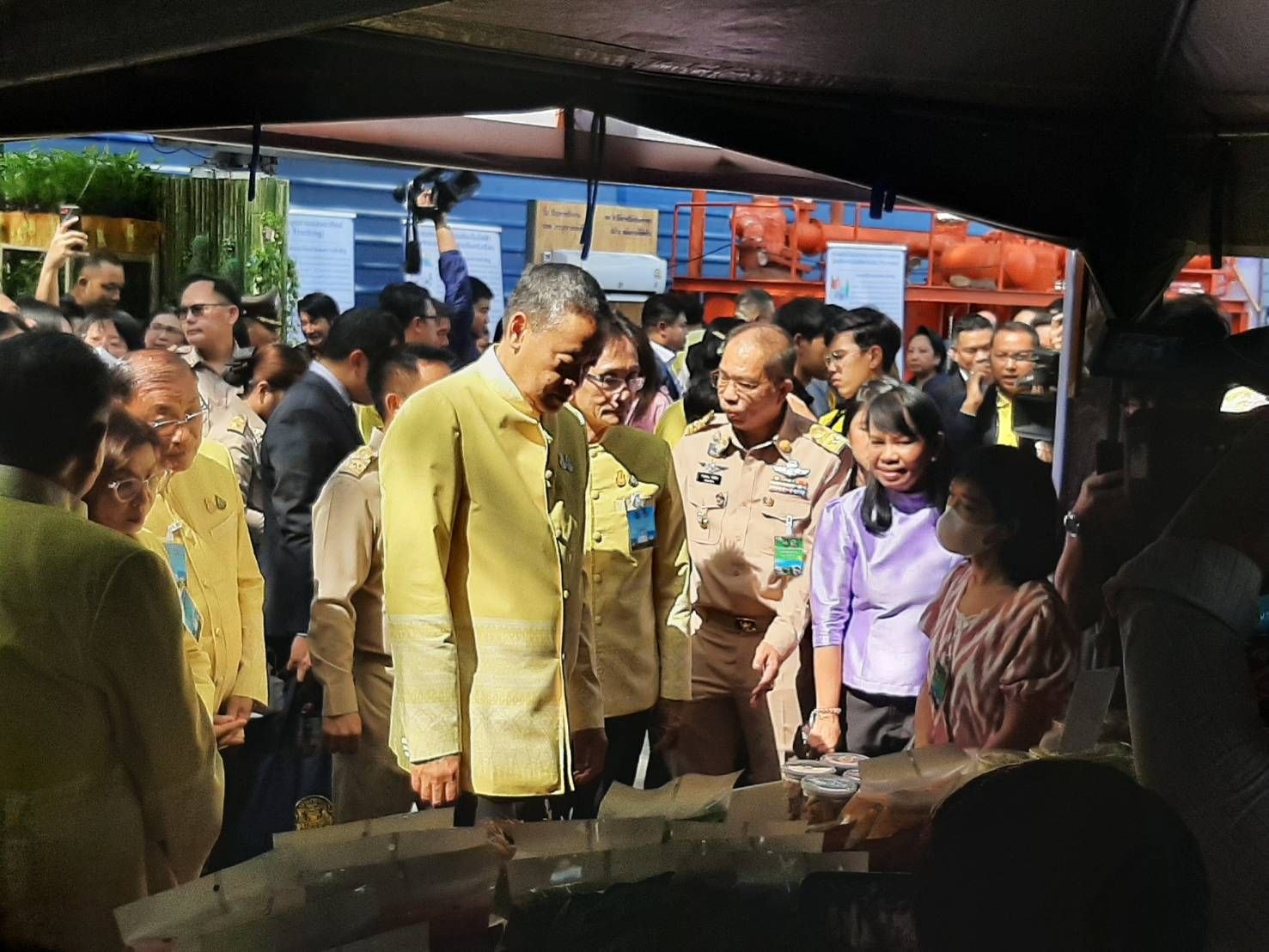 ณ อาคารสุเมธตันติเวชกุล มหาวิท..ชมภาพ