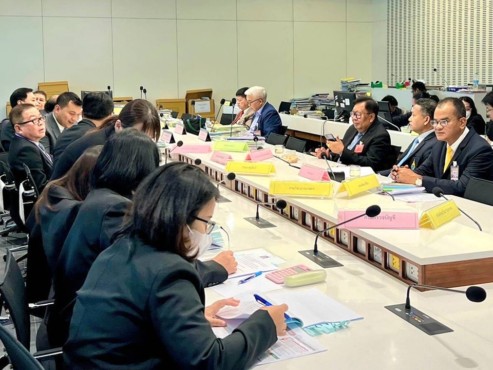 ร่วมประชุมกับคณะอนุกรรมาธิการแ..ชมภาพ
