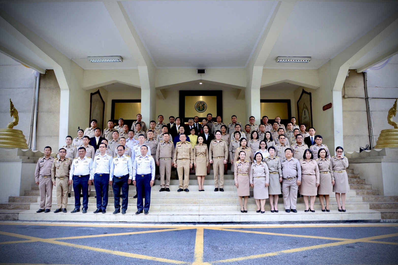  สักการะสิ่งศักดิ์สิทธิ์ประจำก..ชมภาพ