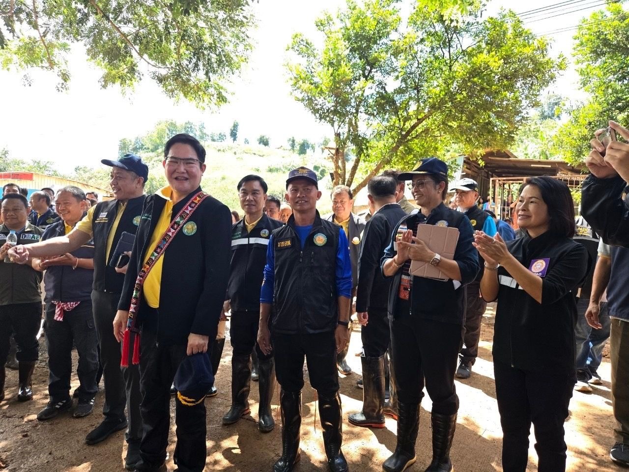 ลงพื้นที่ติดตามสถานการณ์อุทกภั..ชมภาพ