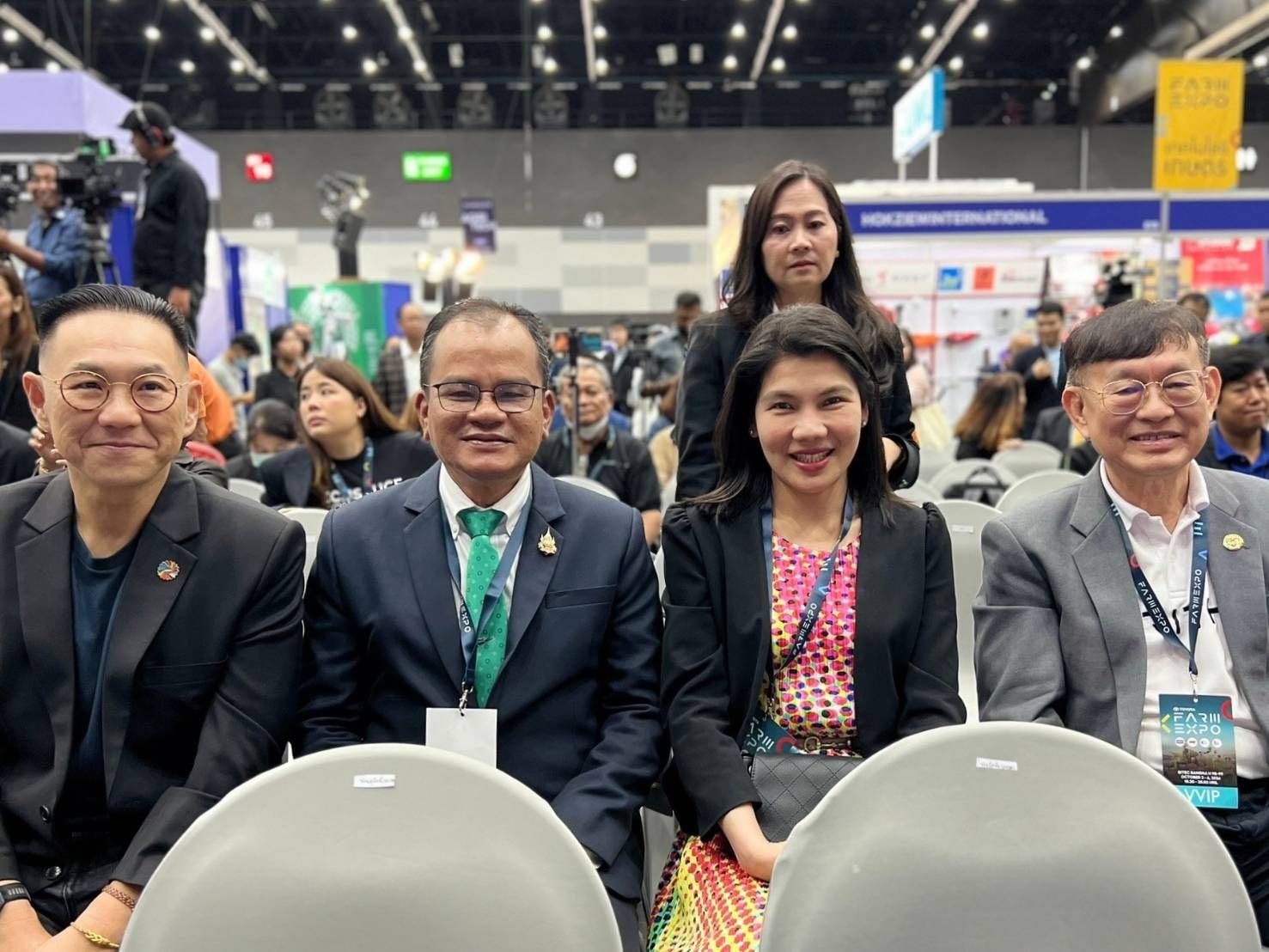 ร่วมพิธีเปิดงานมหกรรมการเกษตร ..ชมภาพ