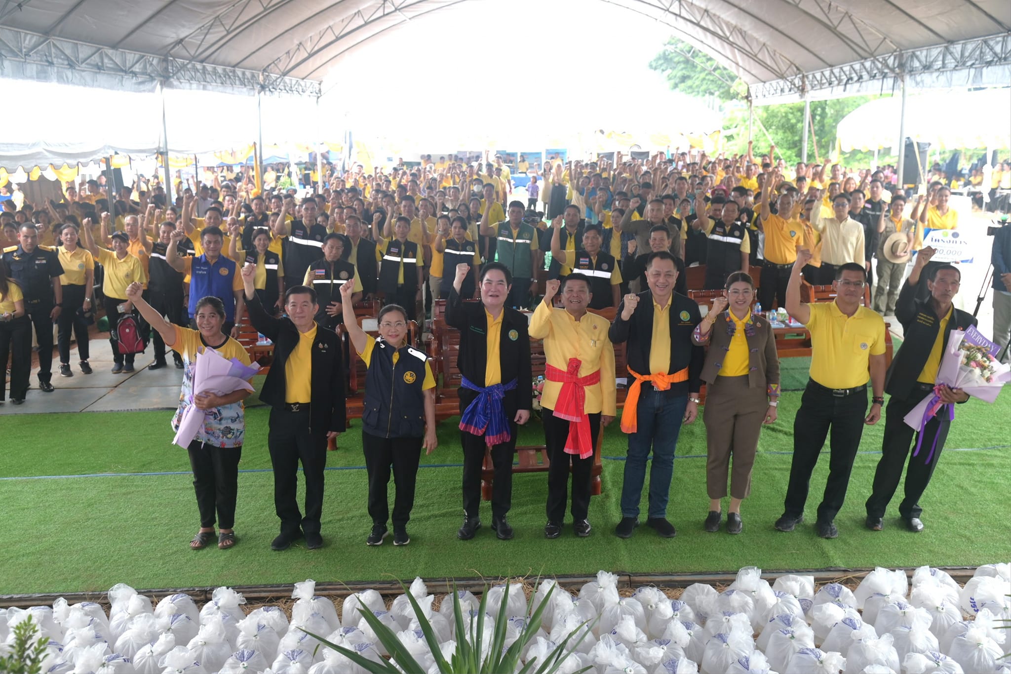 การประชุมรับฟังความคิดเห็น โคร..ชมภาพ