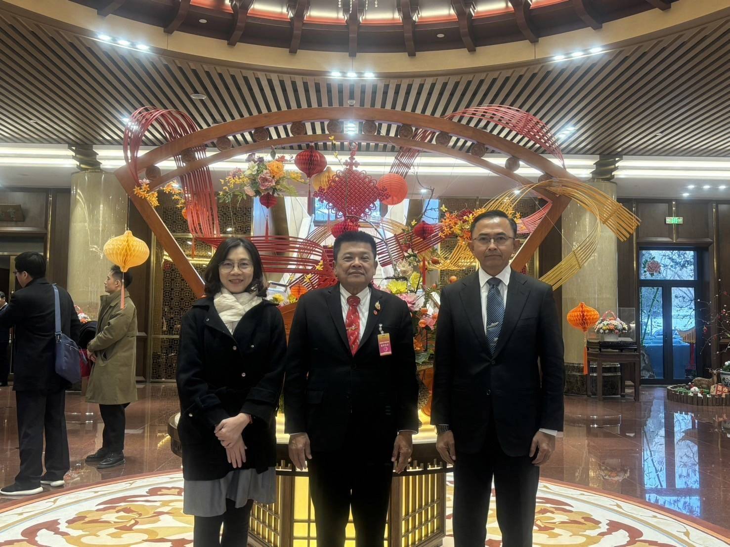ร่วมเป็นสักขีพยานในการลงนามพิธ..ชมภาพ