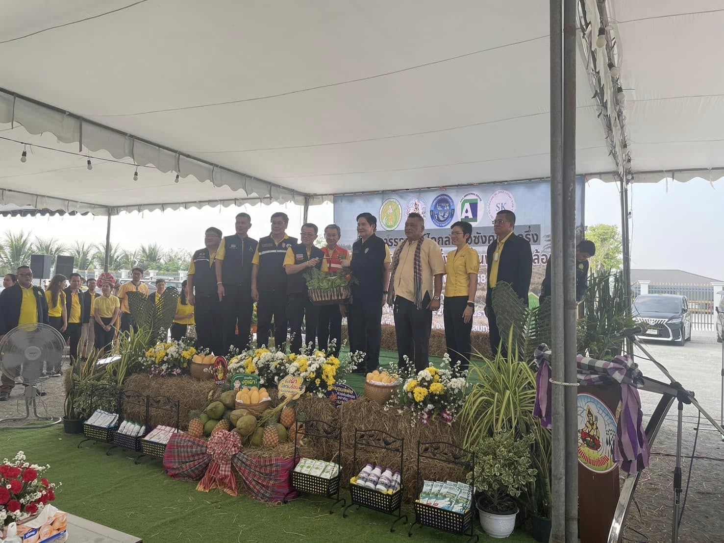 ร่วมเป็นเกียรติในงาน โครงการไถ..ชมภาพ