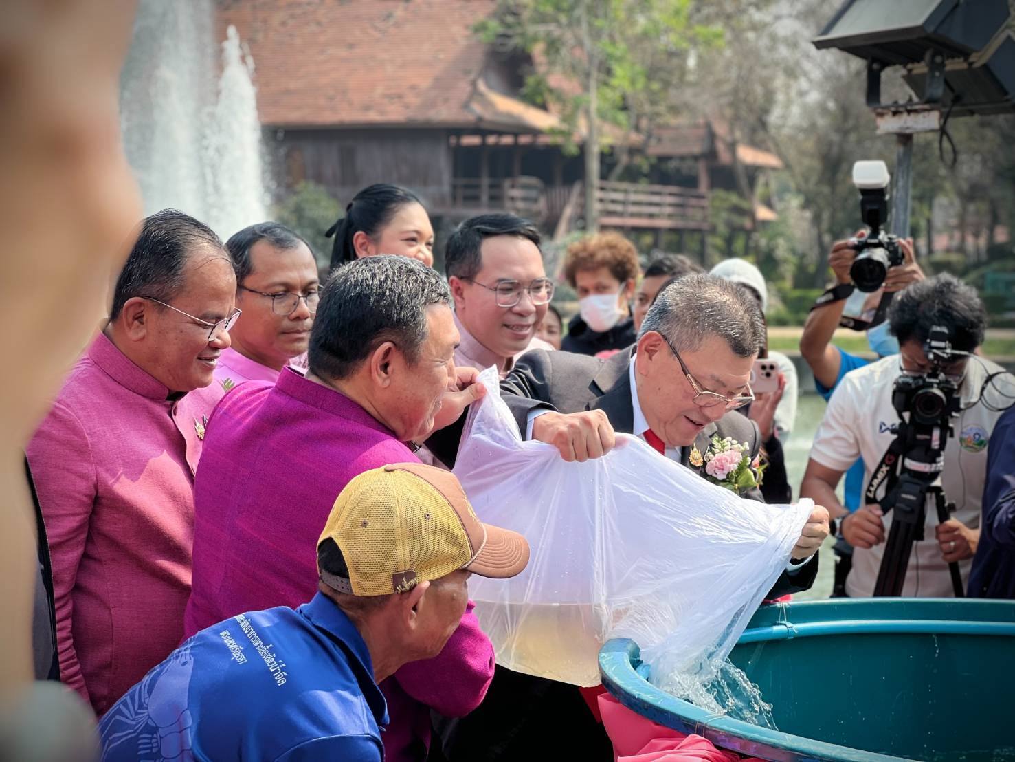  ร่วมเป็นเกียรติในพิธีลงนามบัน..ชมภาพ