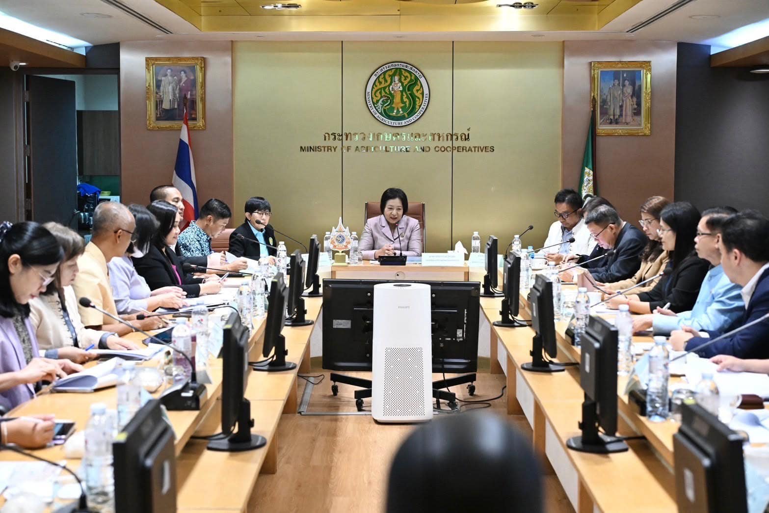  เข้าร่วมการประชุมคณะกรรมการอำ..ชมภาพ