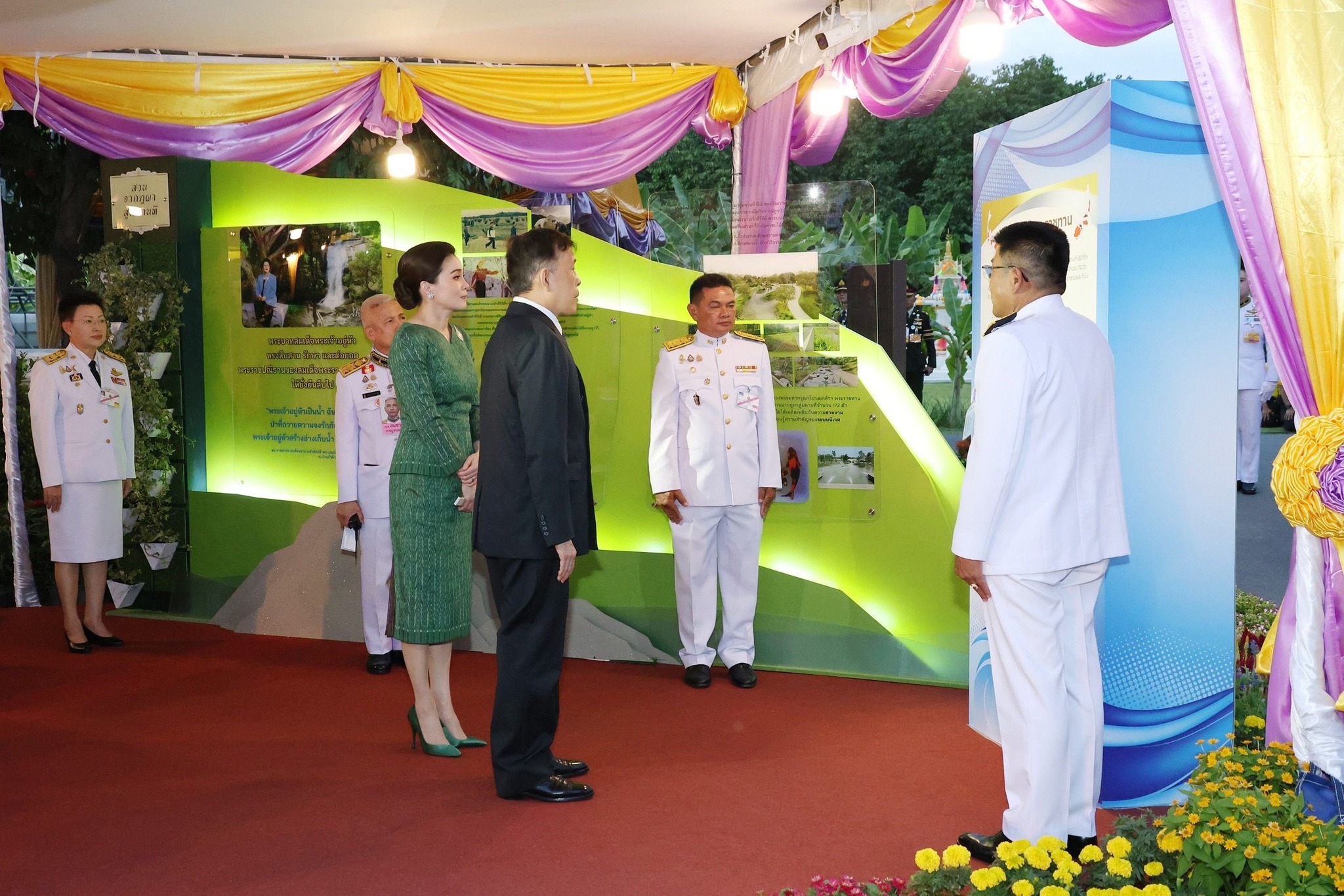 ณ สวนสมเด็จพระนางเจ้าสิริกิติ์..ชมภาพ