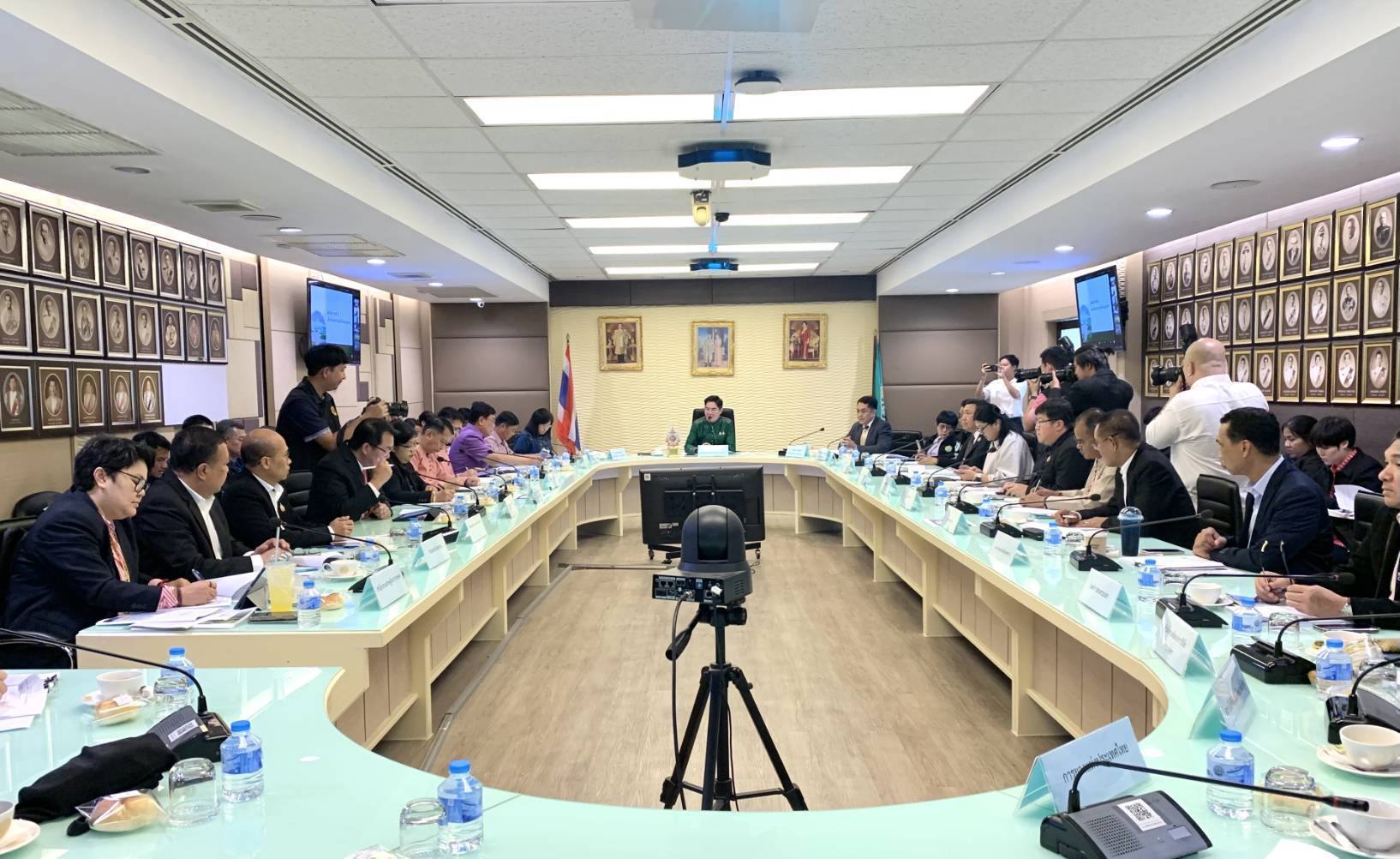 ร่วมประชุมคณะกรรมการขับเคลื่อน..ชมภาพ
