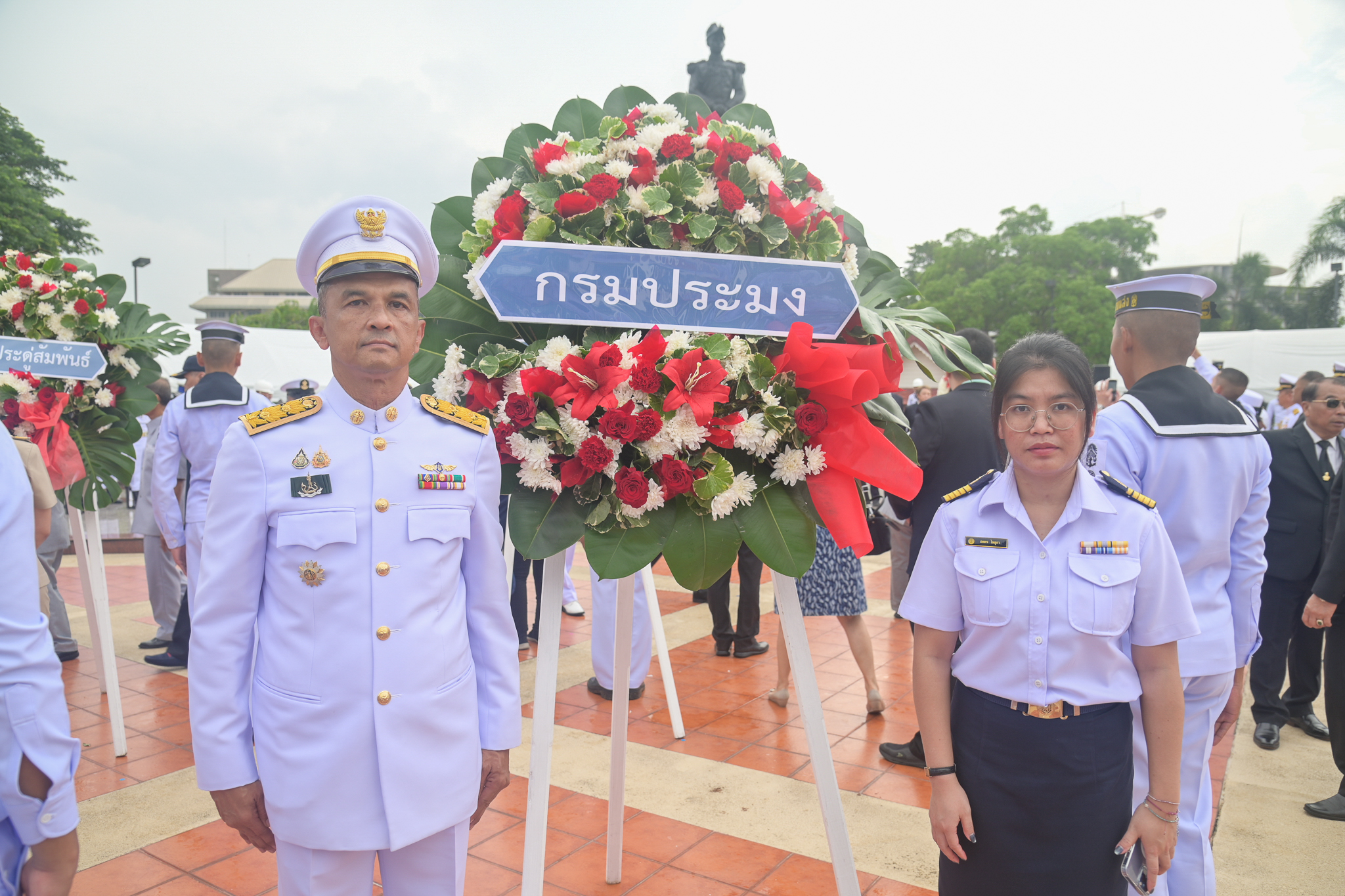 เข้าร่วมพิธีวางพวงมาลาถวายสักก..ชมภาพ