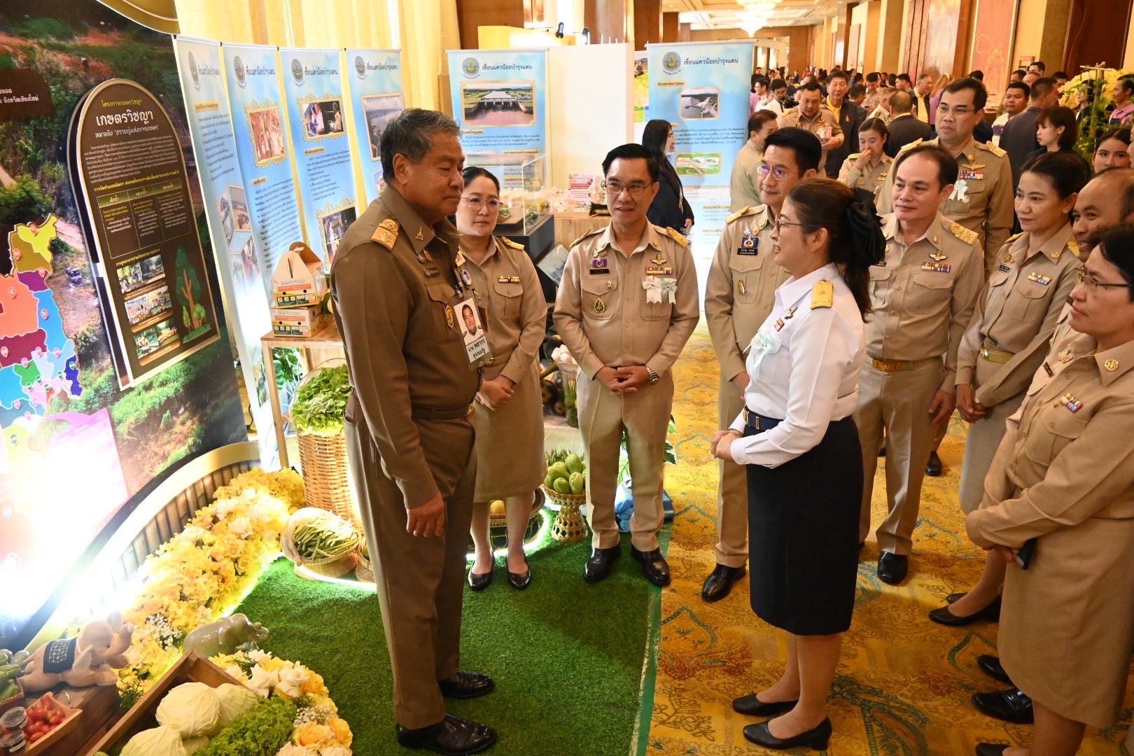 รับมอบคู่มือการบริหารจัดการโคร..ชมภาพ