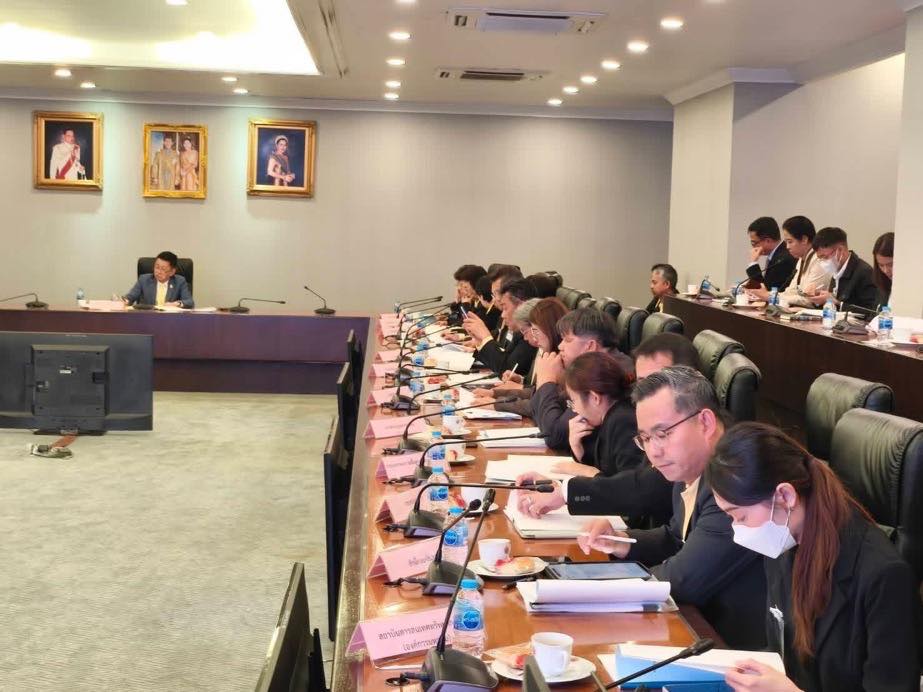 เข้าร่วมประชุมคณะอนุกรรมการขับ