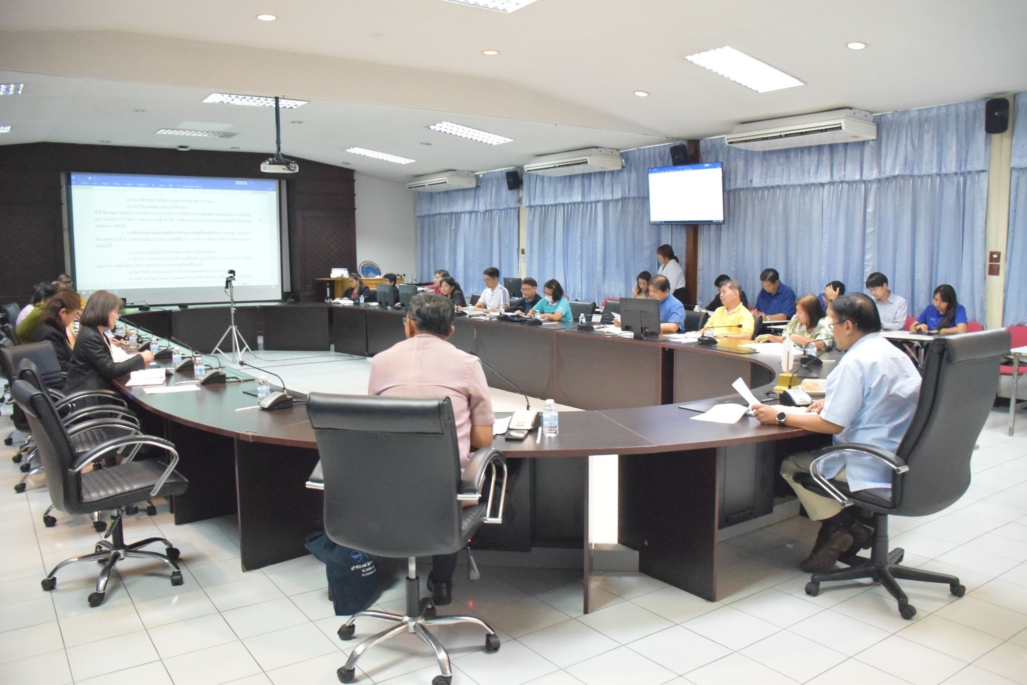 การประชุมเพื่อพิจารณาแผนการดำเ..ชมภาพ
