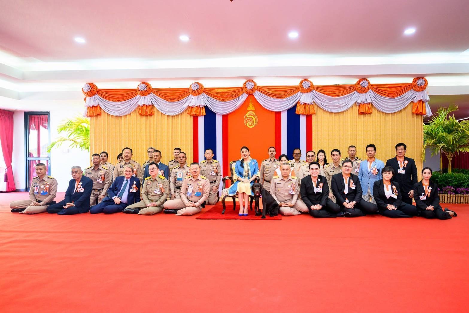 เข้าร่วมรับเสด็จฯ สมเด็จพระเจ้