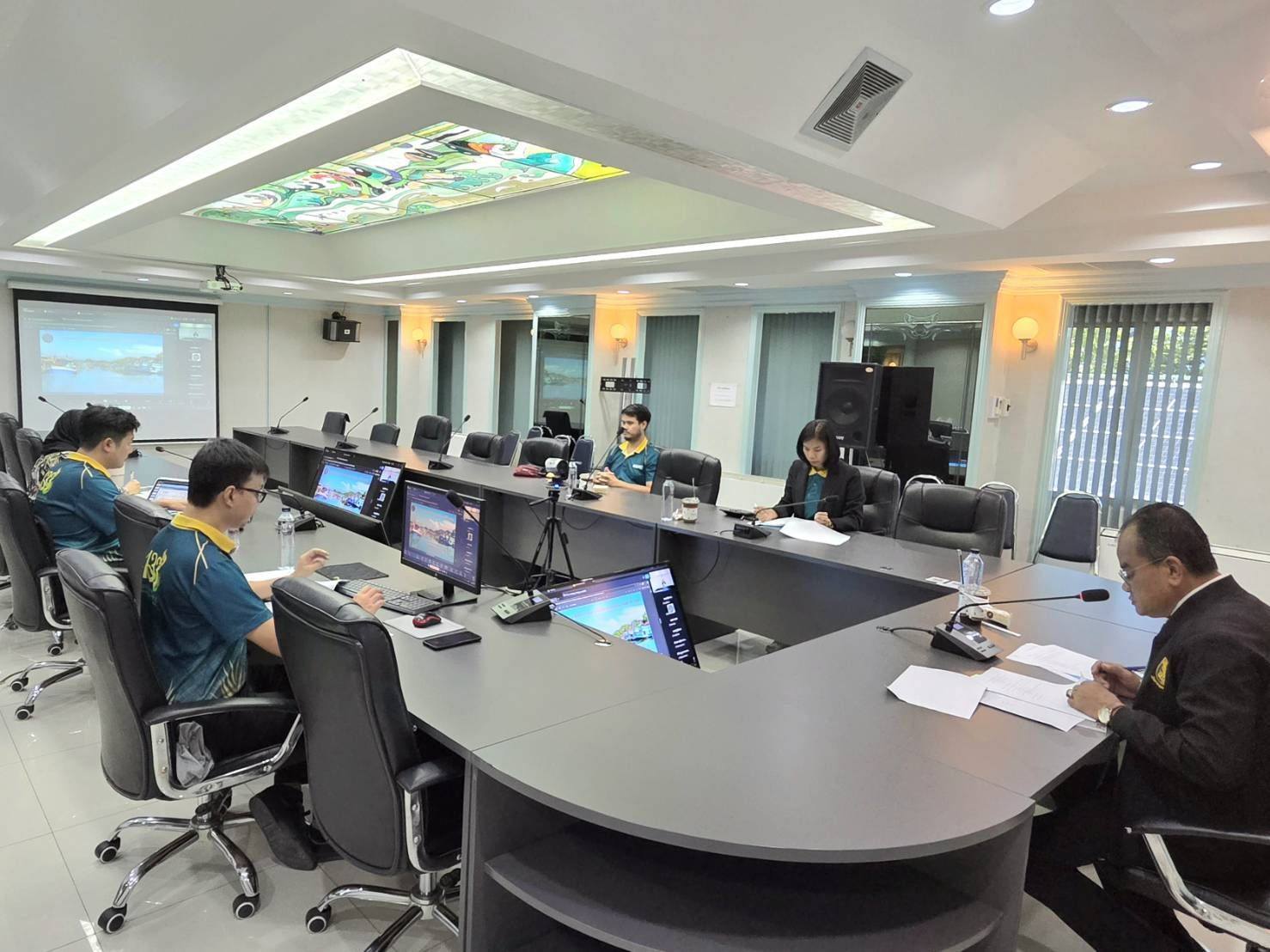 การประชุมคณะทำงานจ่ายเงินเยียว..ชมภาพ