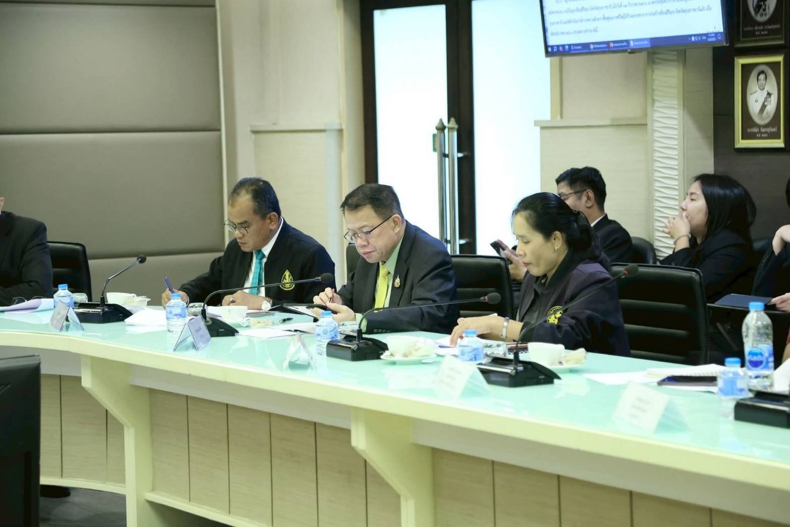 เข้าร่วมการประชุมคณะอนุกรรมการ