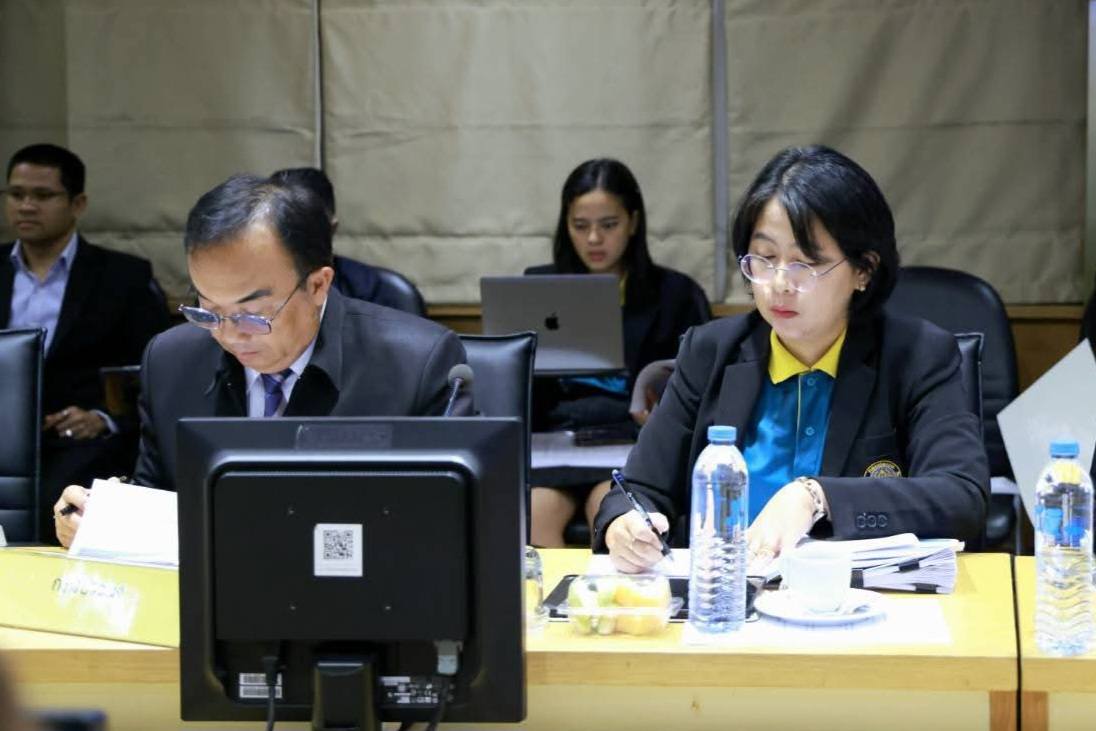 เข้าร่วมประชุมคณะกรรมการบริหาร