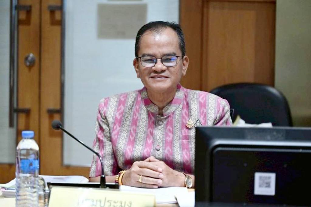 เข้าร่วมประชุมคณะอนุกรรมการด้า..ชมภาพ