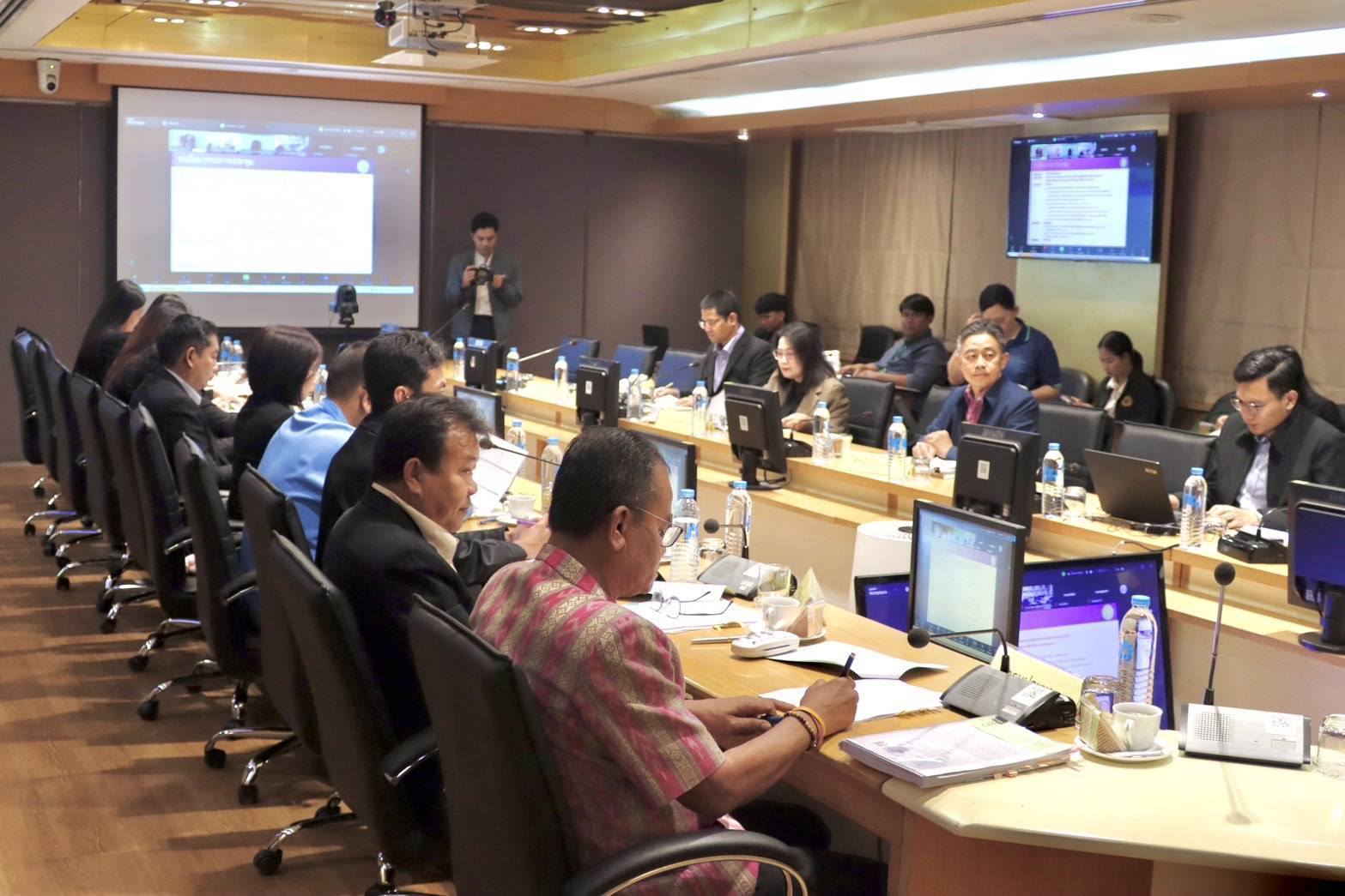 เข้าร่วมประชุมคณะอนุกรรมการด้า