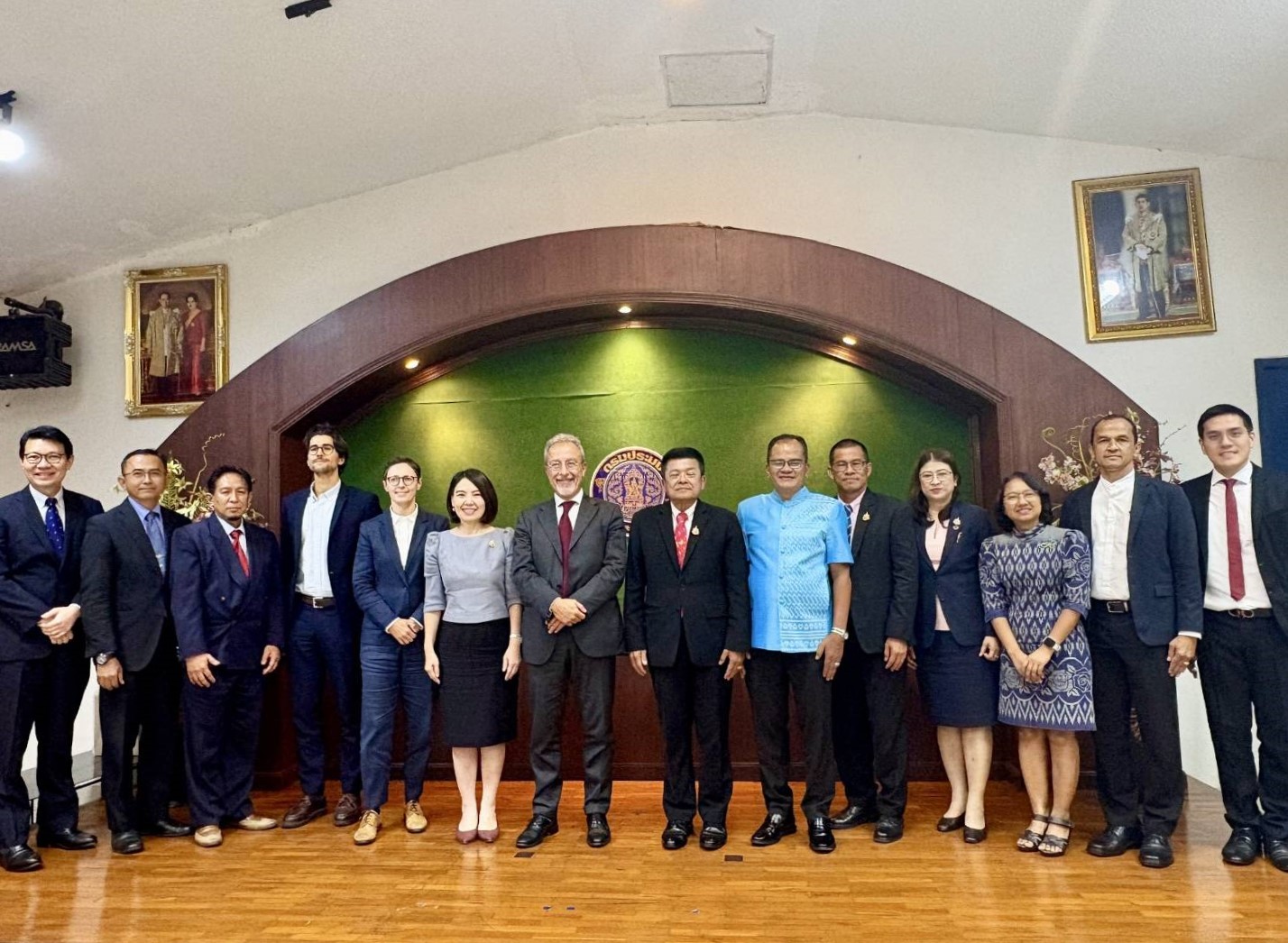 การประชุมคณะทำงานร่วมว่าด้วยกา..ชมภาพ