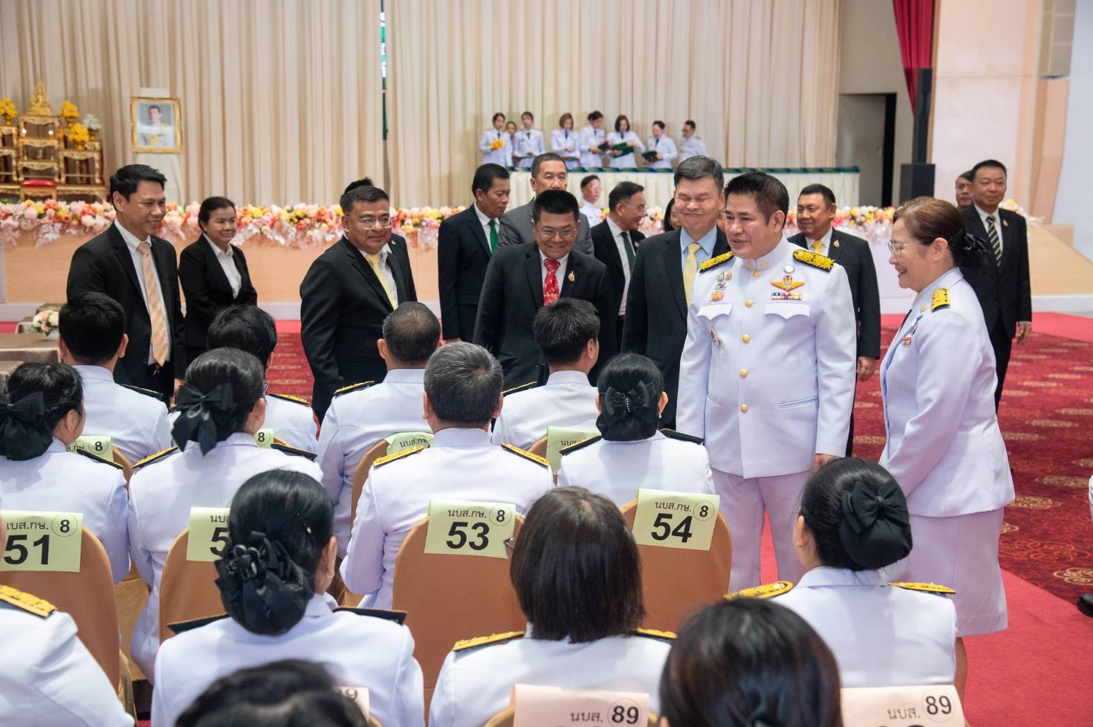 เข้าร่วมเป็นเกียรติในพิธีมอบปร