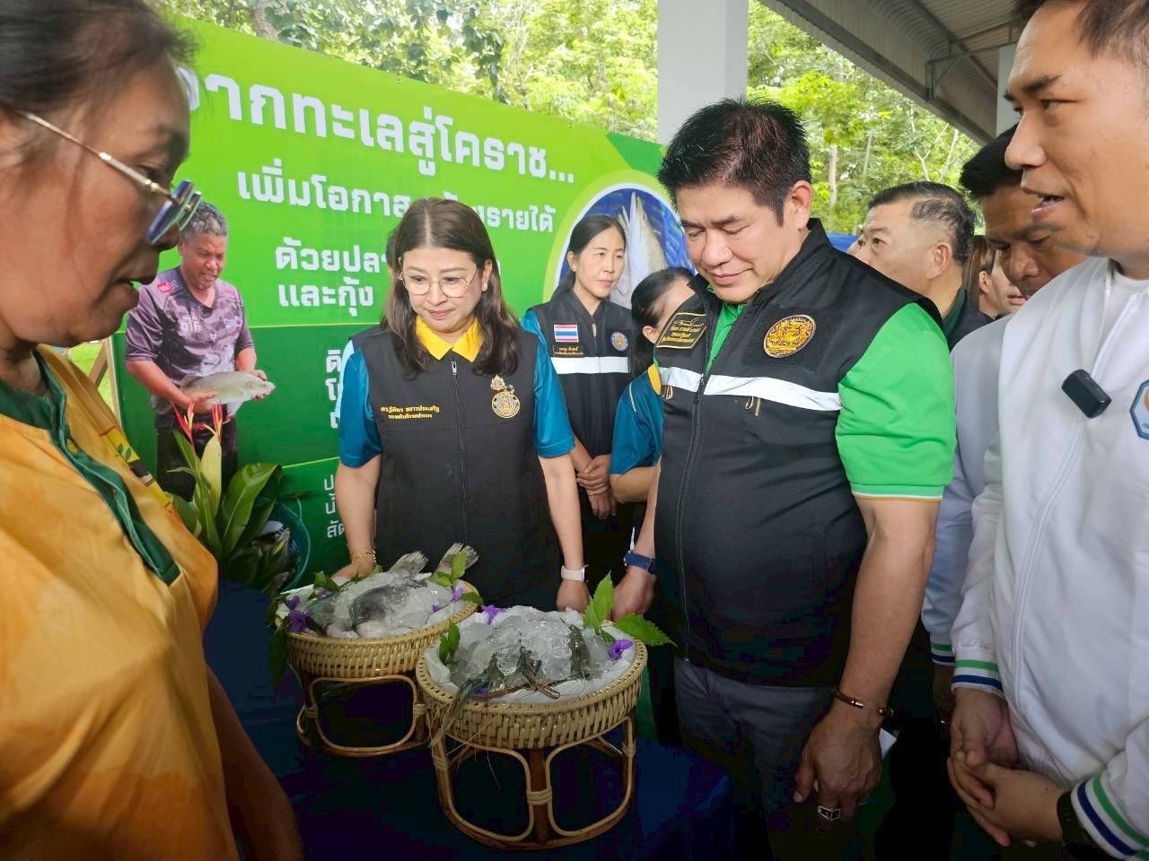  ร่วมติดตามรองนายกรัฐมนตรี และ..ชมภาพ