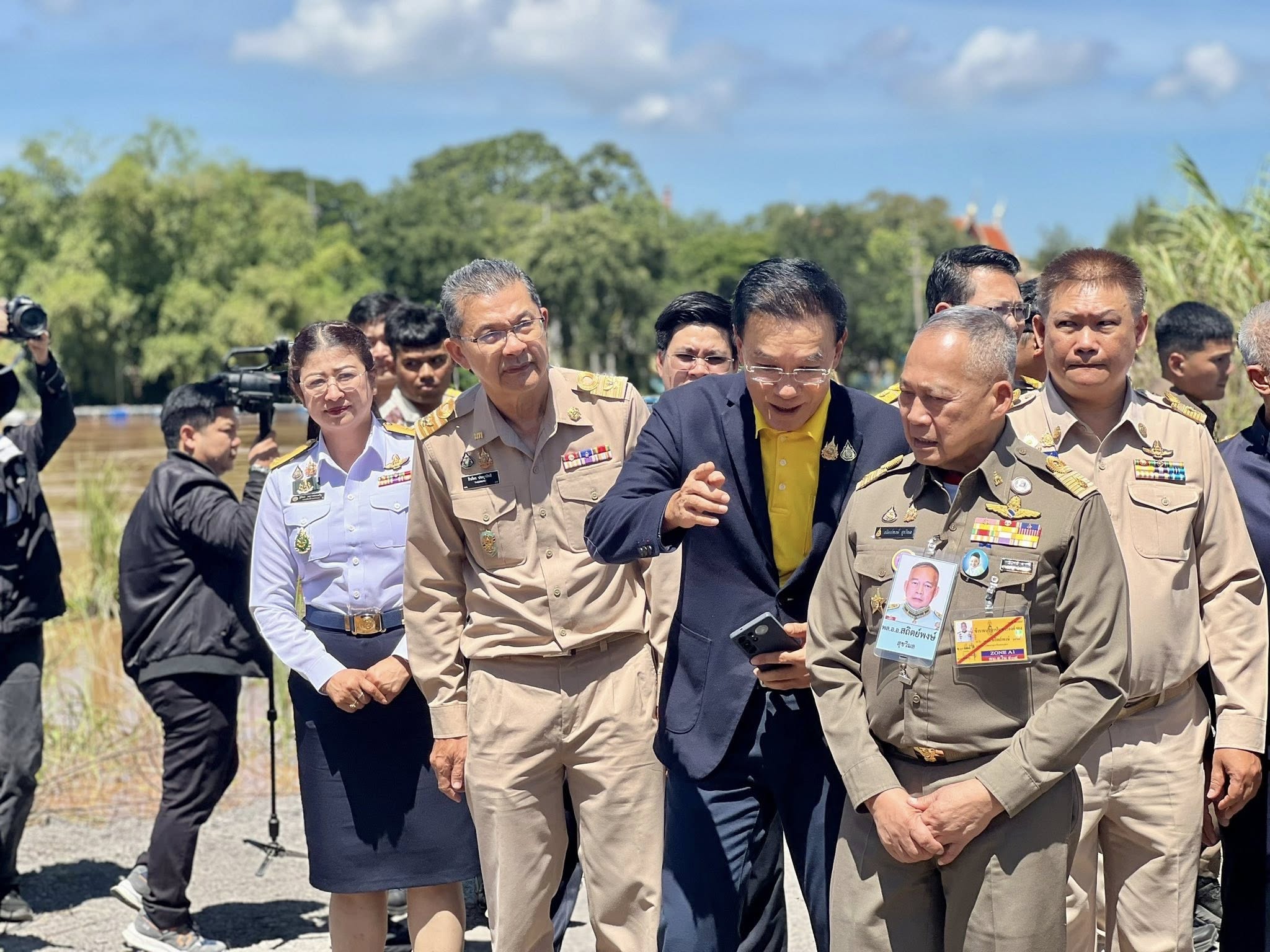 ลงพื้นที่ติดตามความคืบหน้าการพ..ชมภาพ