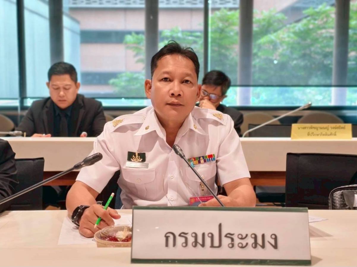 เข้าประชุมร่วมกับคณะกรรมาธิการ..ชมภาพ