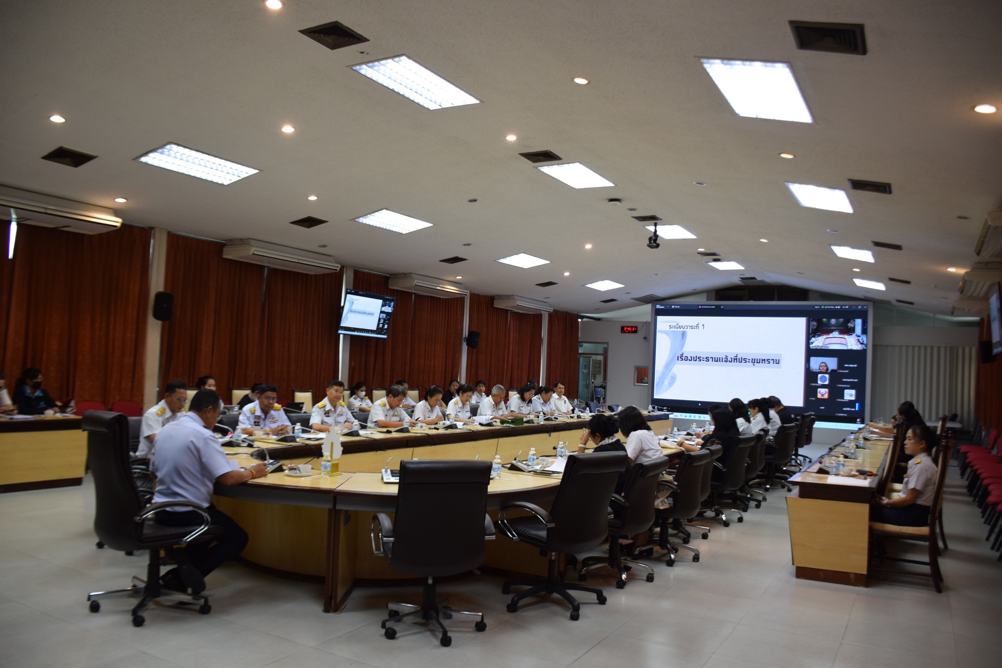 การประชุมคณะกรรมการจัดร้านของก