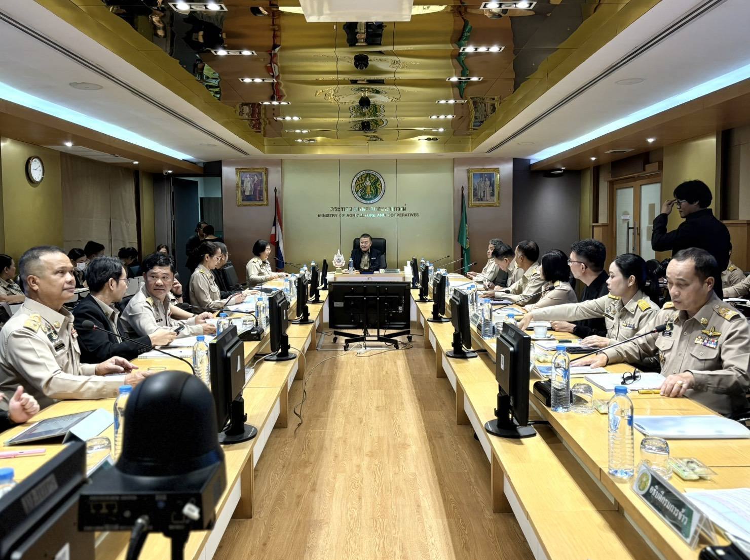  ร่วมประชุมหารือการจัดทำงบประม..ชมภาพ