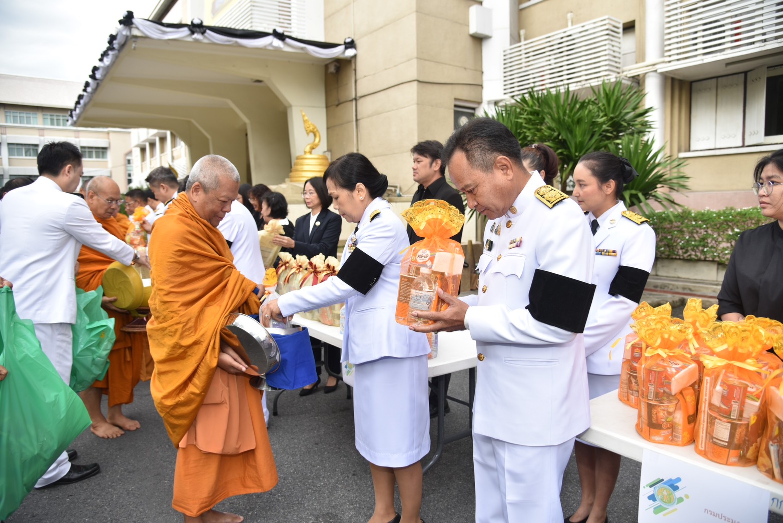 เข้าร่วมพิธีเจริญพระพุทธมนต์แล
