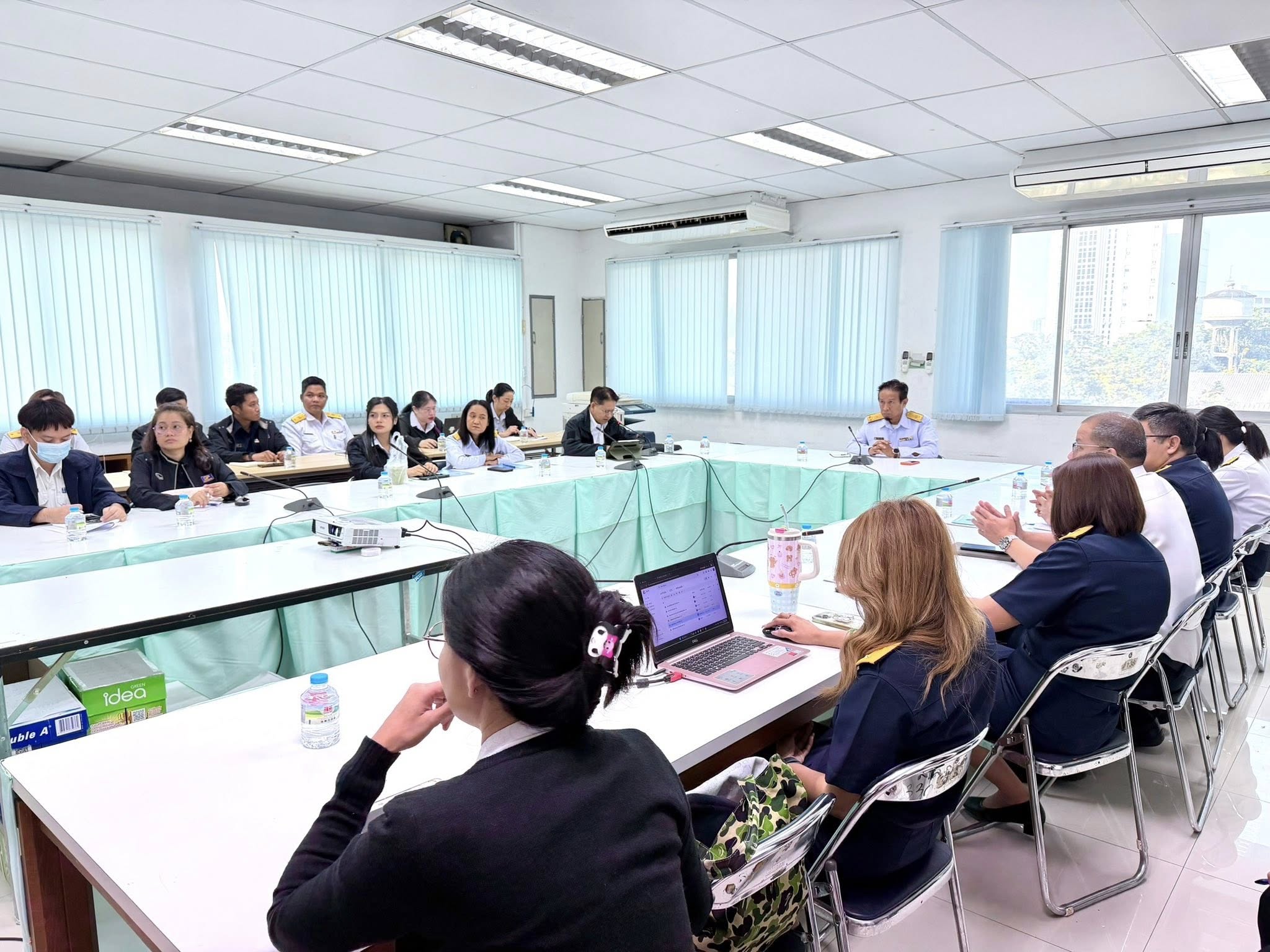 การประชุมเจ้าหน้าที่ประจำศูนย์..ชมภาพ